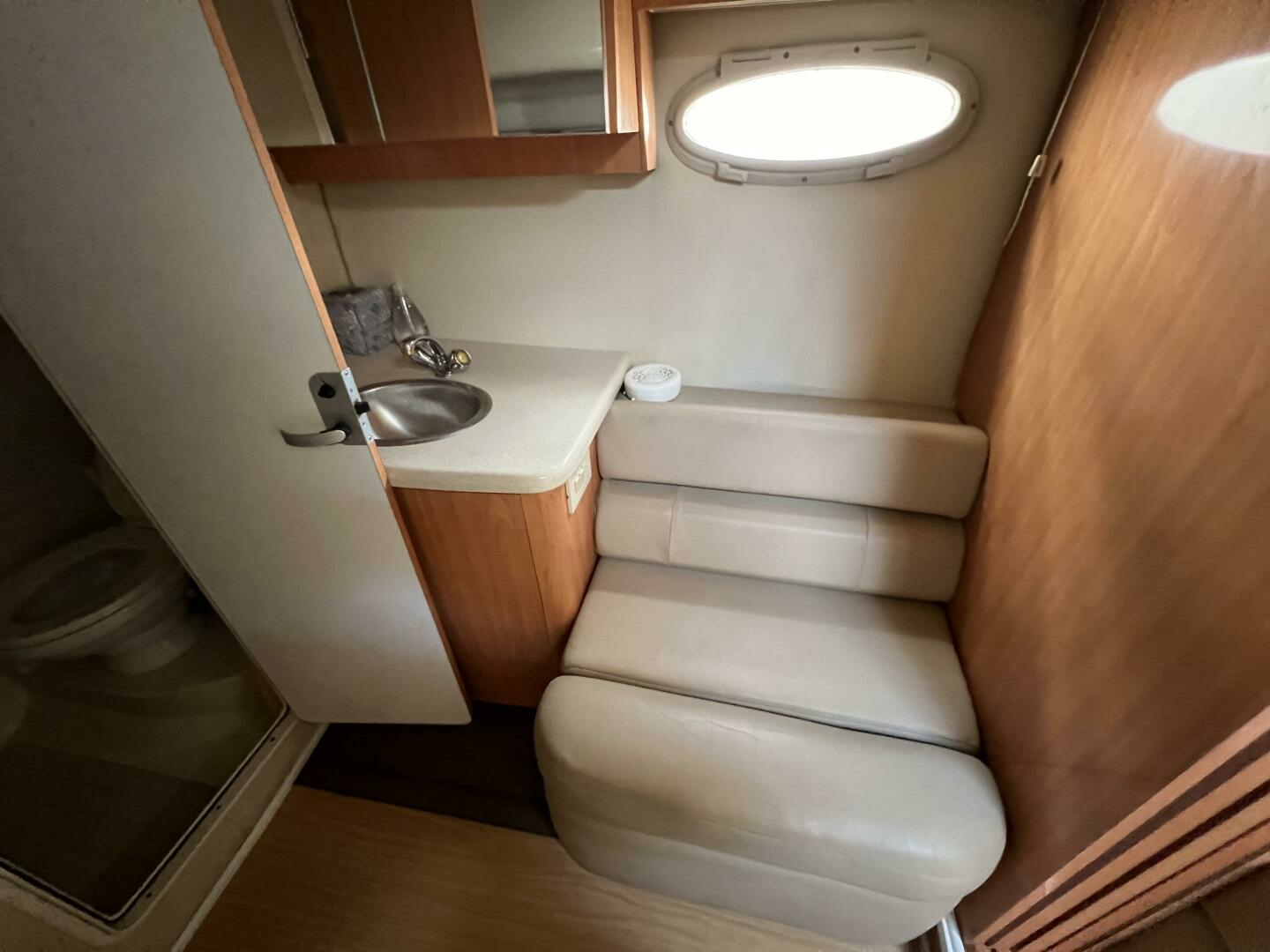 2000 Regal 4160 Commodore - Image 29