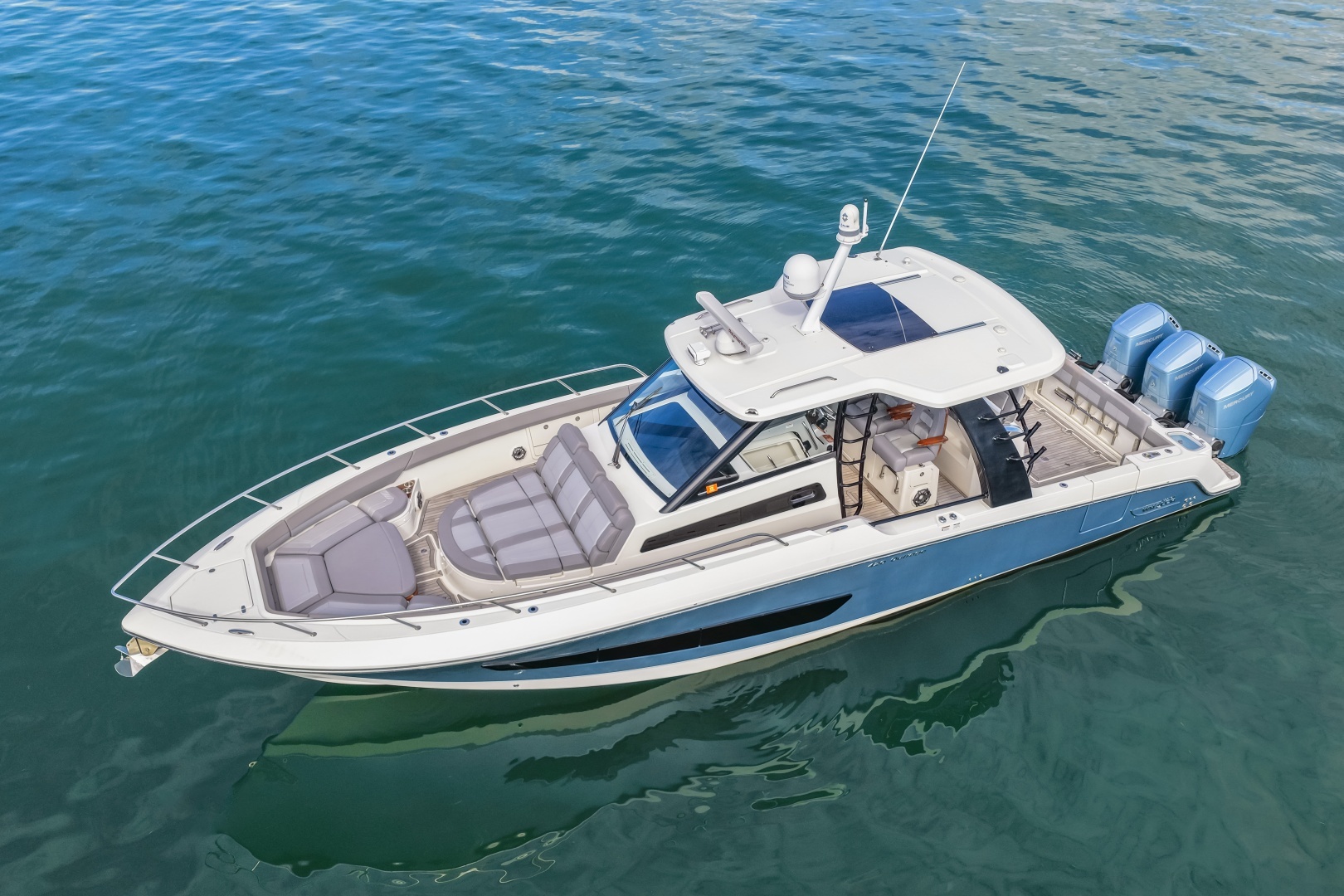 2023 Boston Whaler — - Image 8