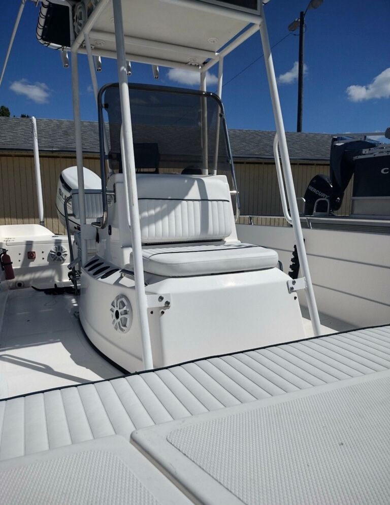 1999 Skeeter ZX2200 boat with white seating area and helm station.