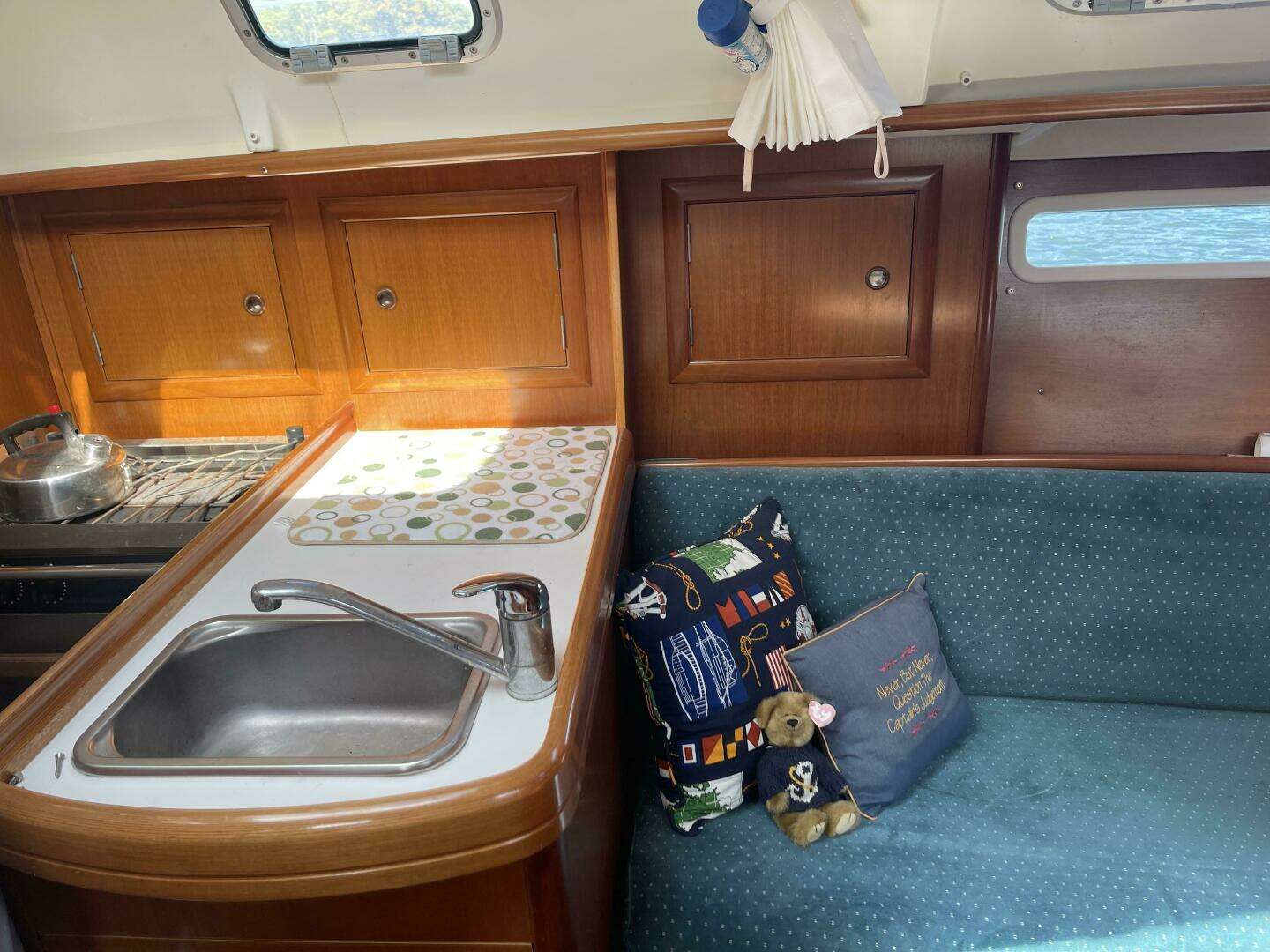 2000 Beneteau 311 - Image 18