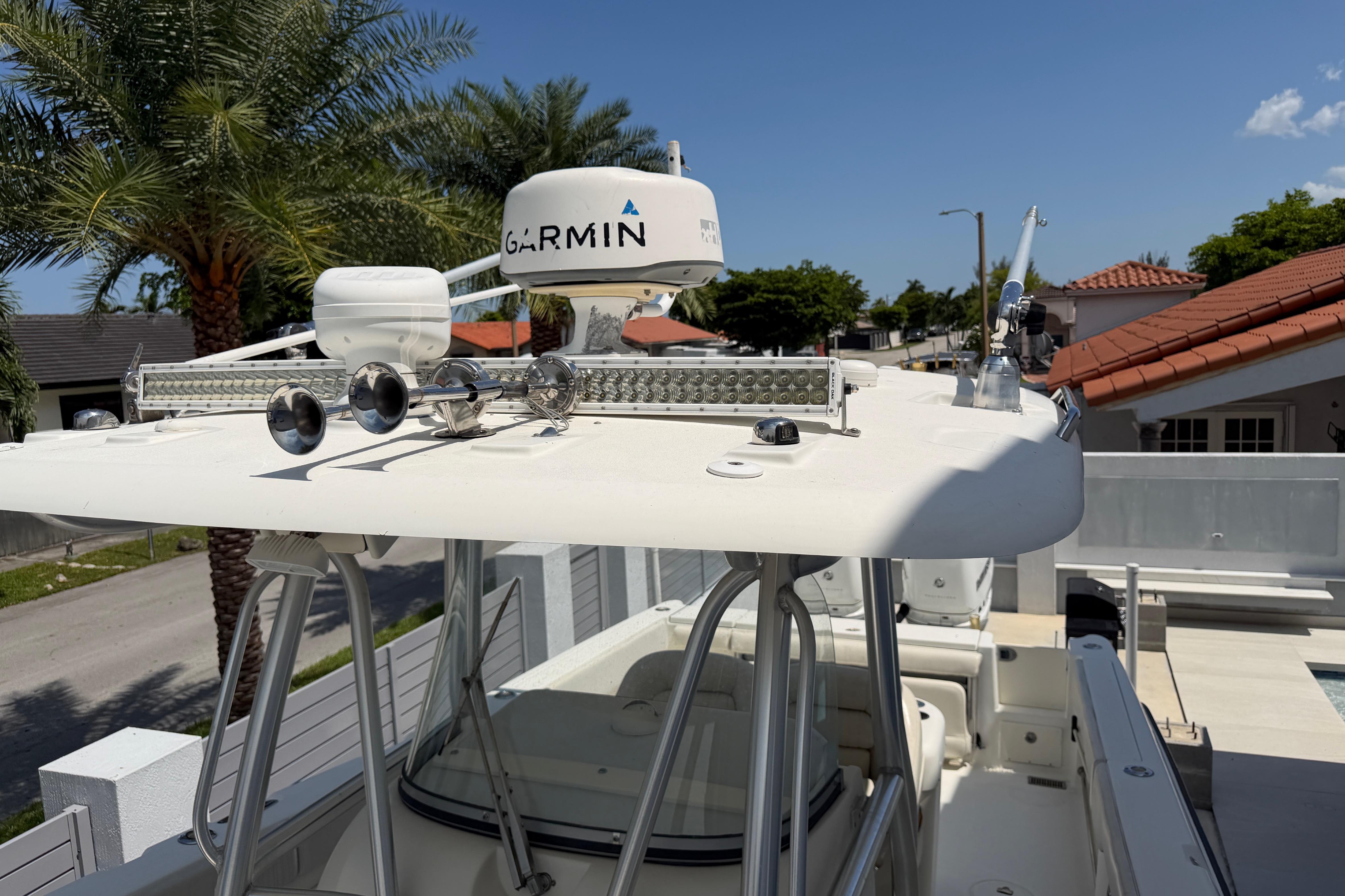 2008 Hydra-Sports Vector 2900 CC boat with Garmin radar and LED lights.