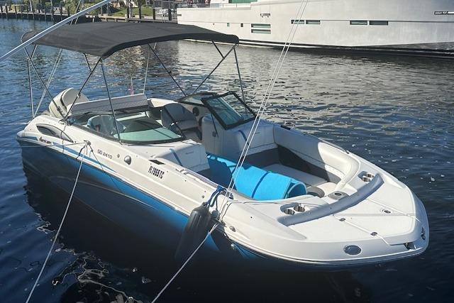 2019 Hurricane SunDeck 2410 OB