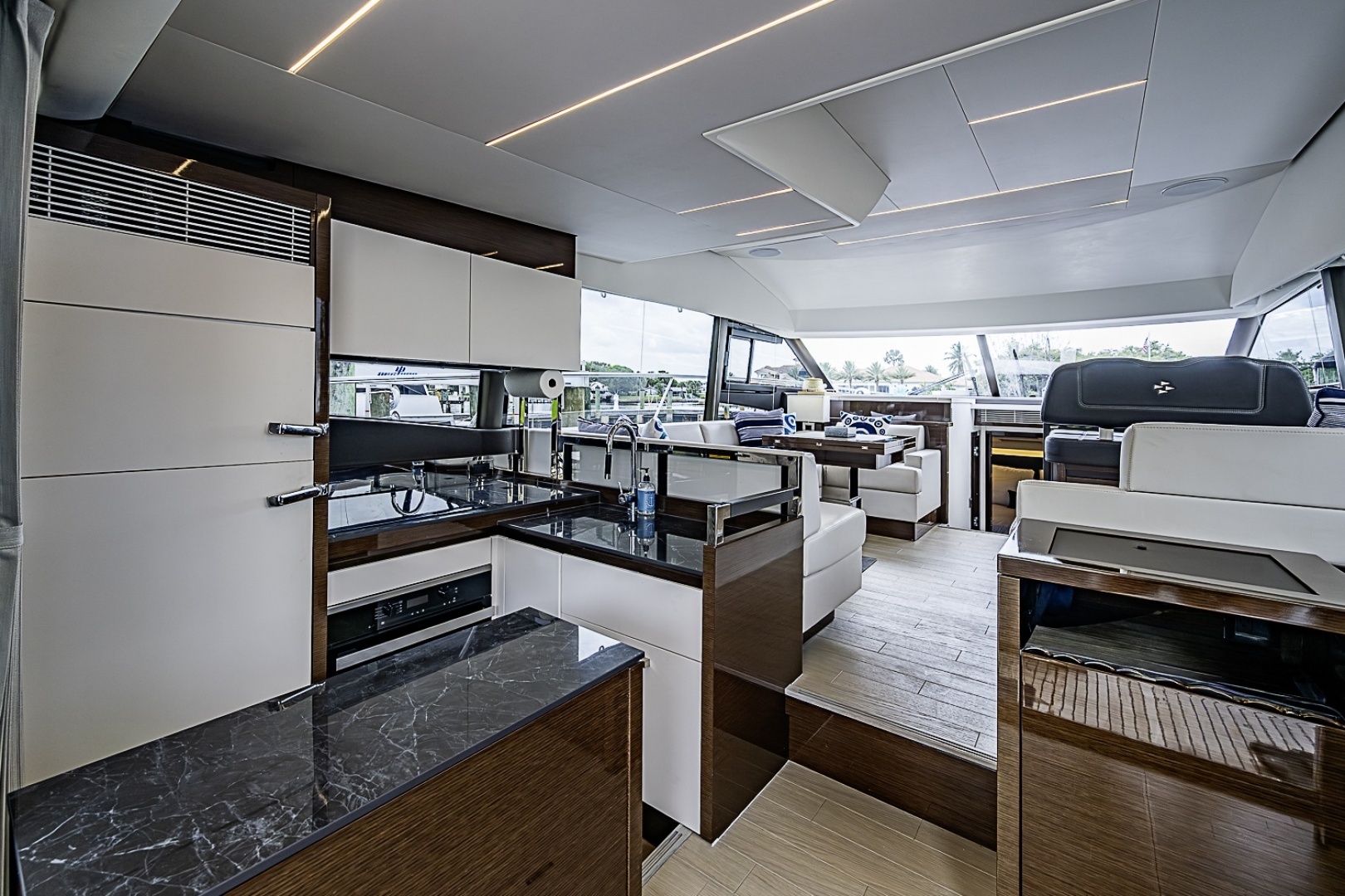 2021 Prestige 520 - Image 23
