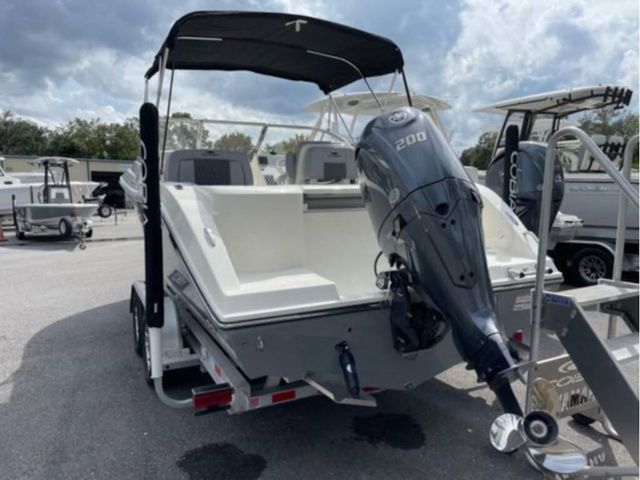 2025 Cobia 220 Dual Console - 10