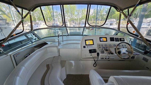 1996 Cruisers Yachts 3570 Esprit - 16