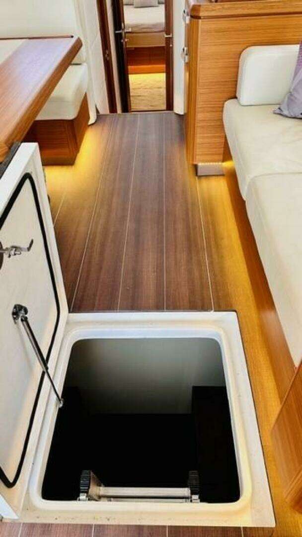 2022 Greenline 48 Diesel Flybridge with Hardtop - Image 33