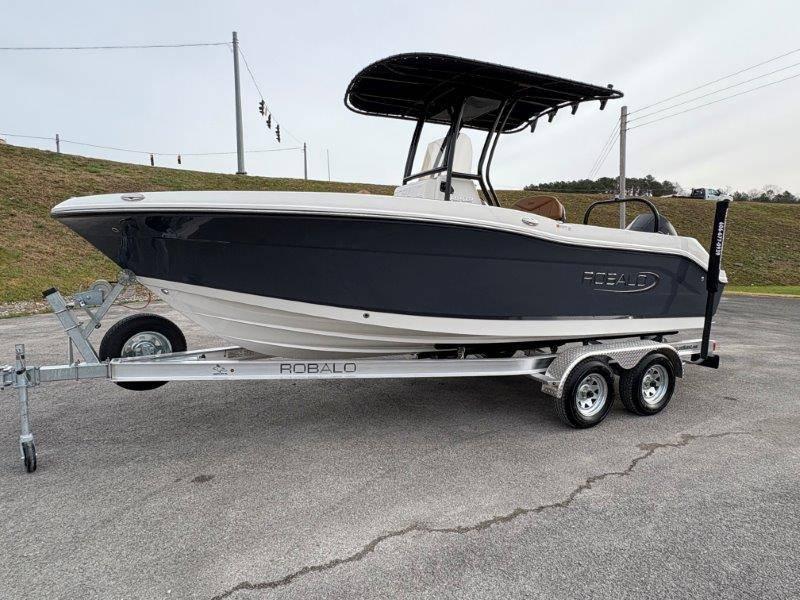 2025 Robalo R202 Explorer - 33