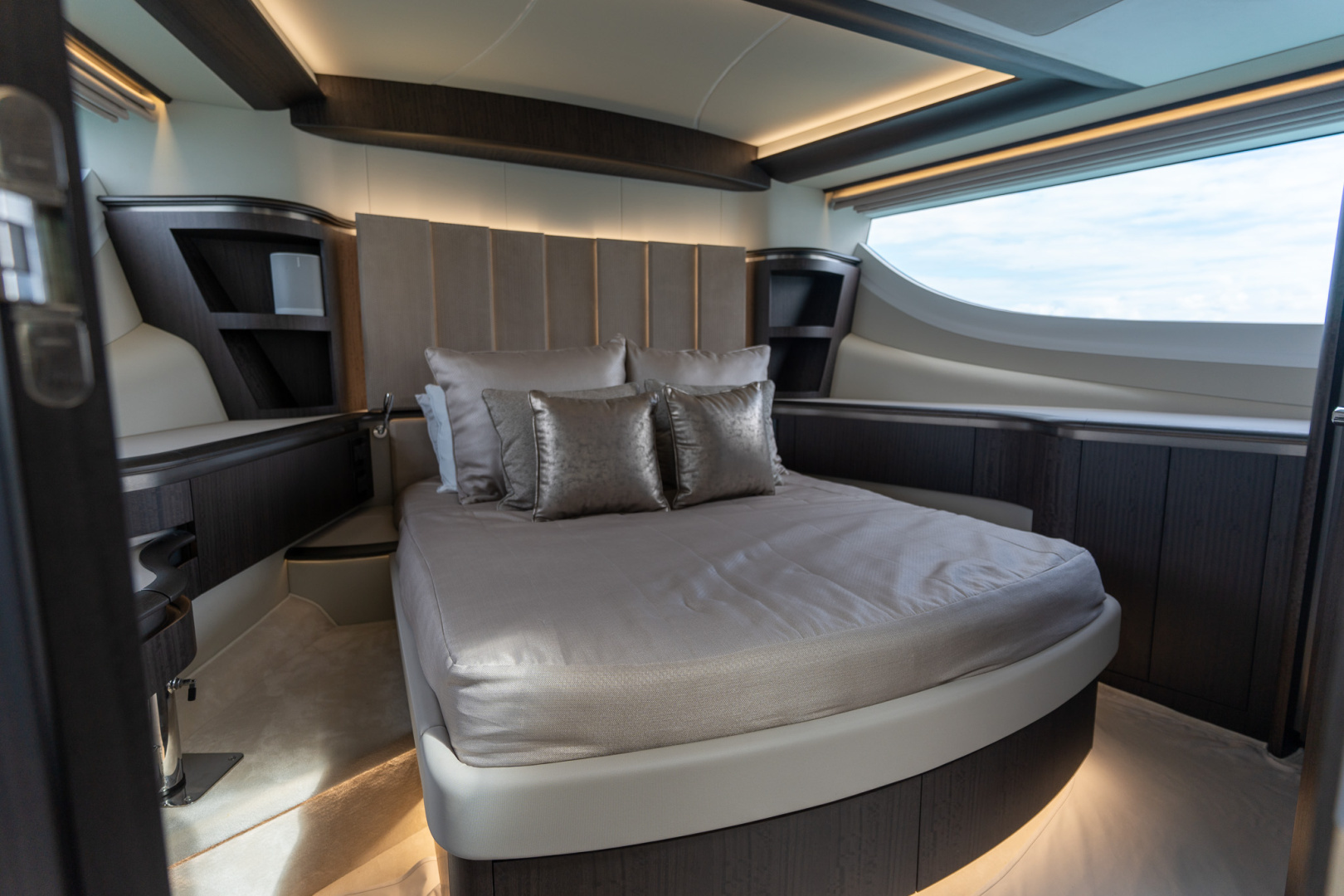 2025 Galeon 560 FLY - Image 35