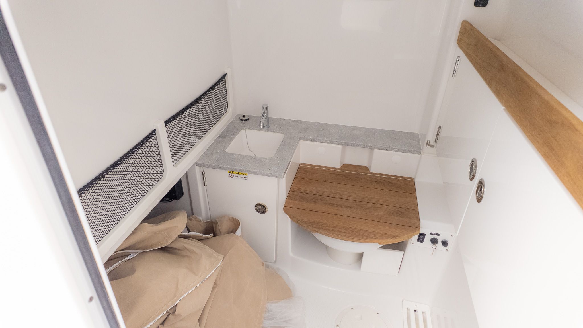 2026 Everglades 335 Center Console - 16