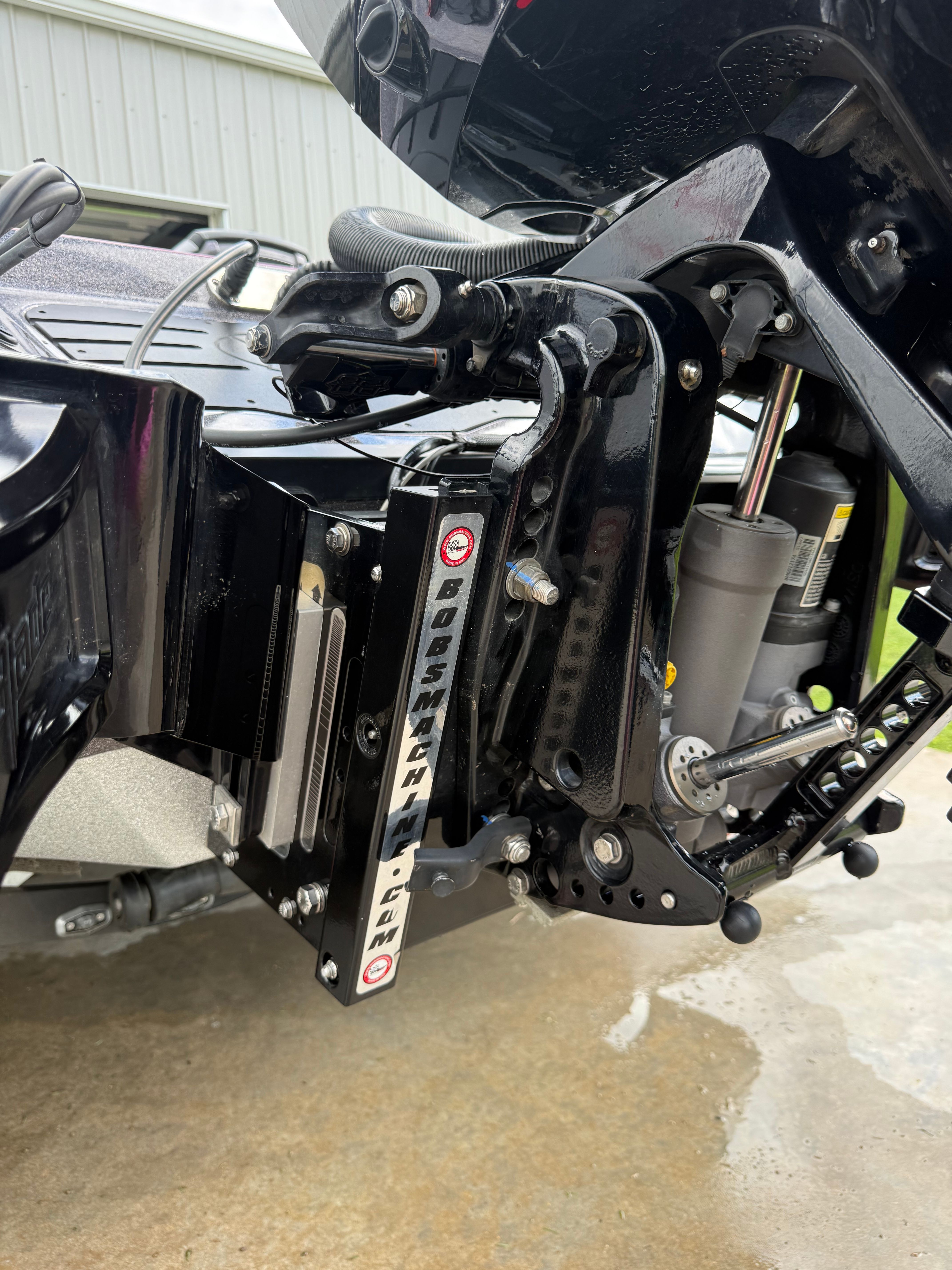 Close-up of 2024 Ranger Z520R boat stern with motor mount.