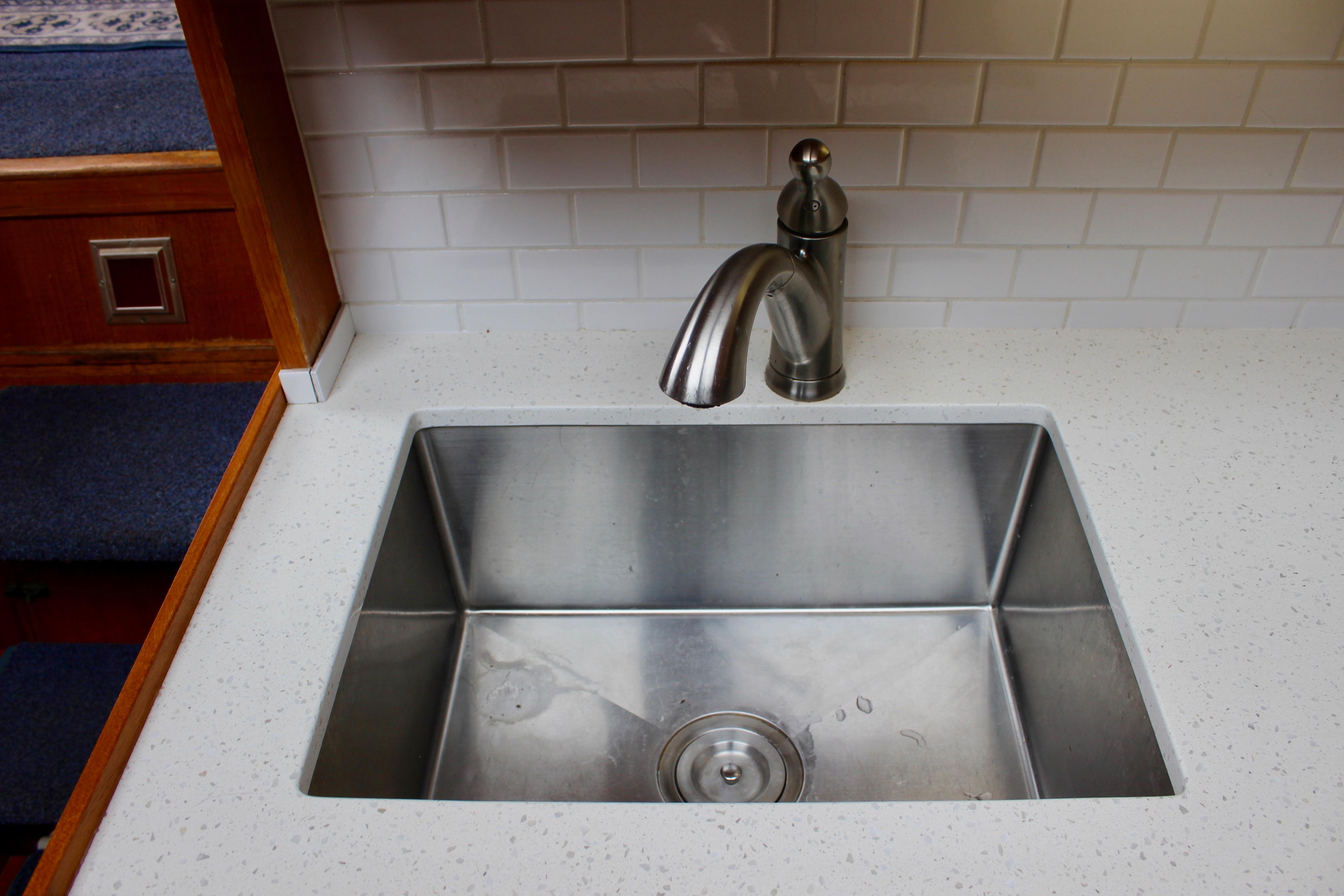Stainless steel sink with modern faucet on Kha Shing Spindrift 46 yacht, 1986 model.