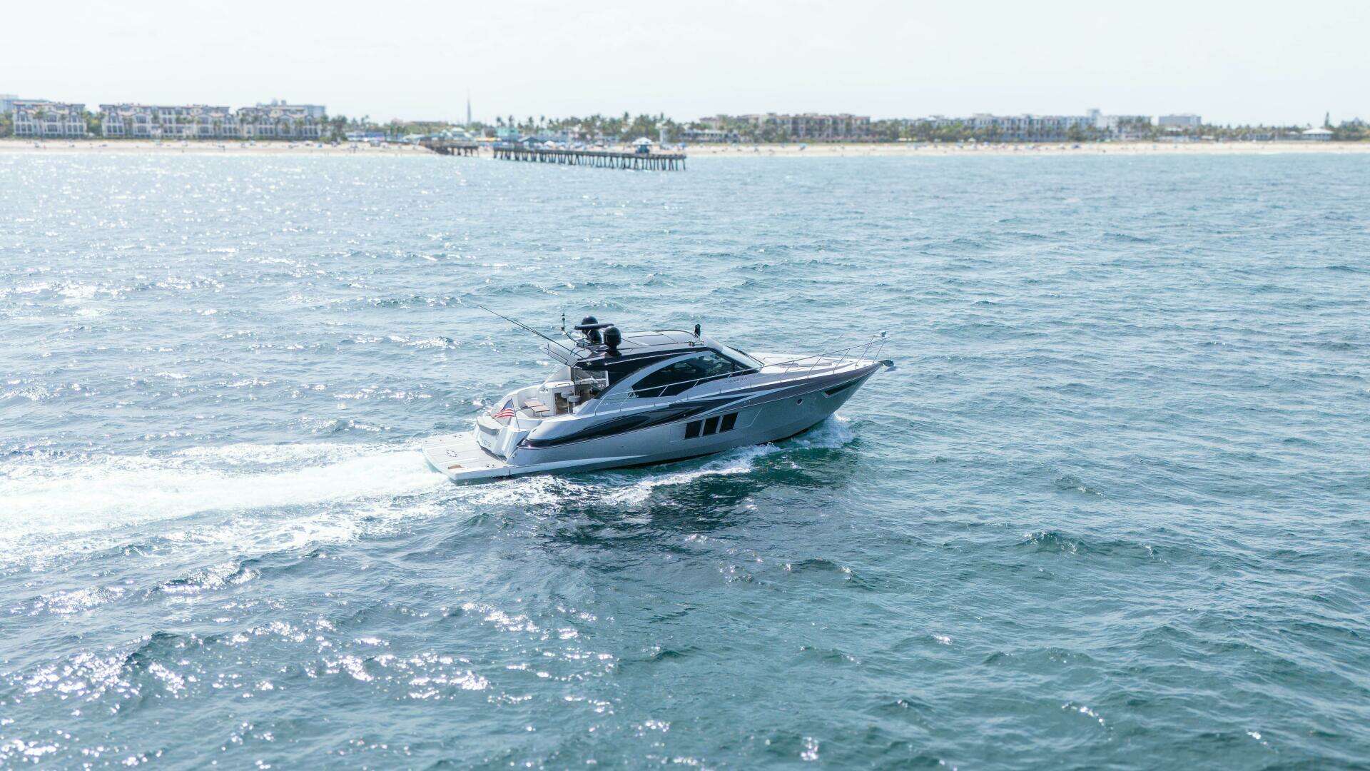 2014 Cruisers Yachts 45 Cantius - Image 3