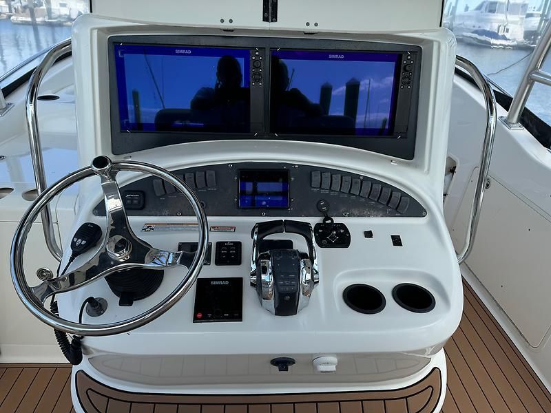 2006 Boston Whaler 32 Outrage Cuddy - 5