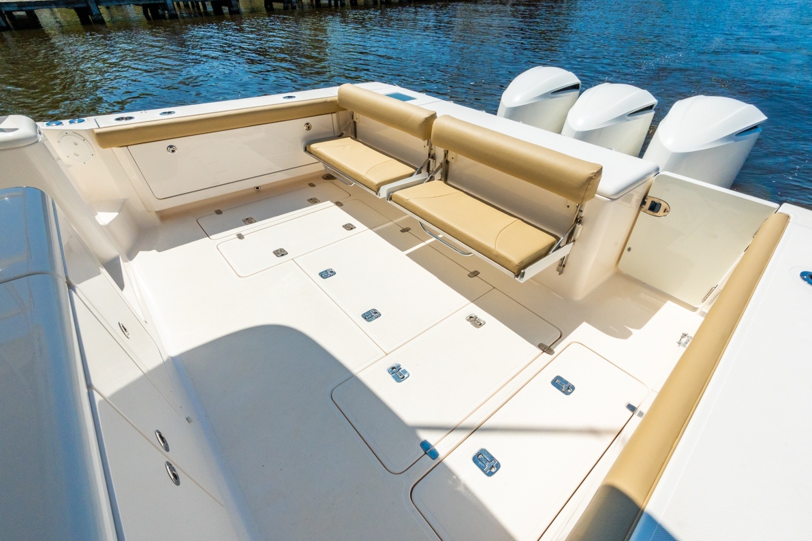 2016 Pursuit OS 385 Offshore - Image 16