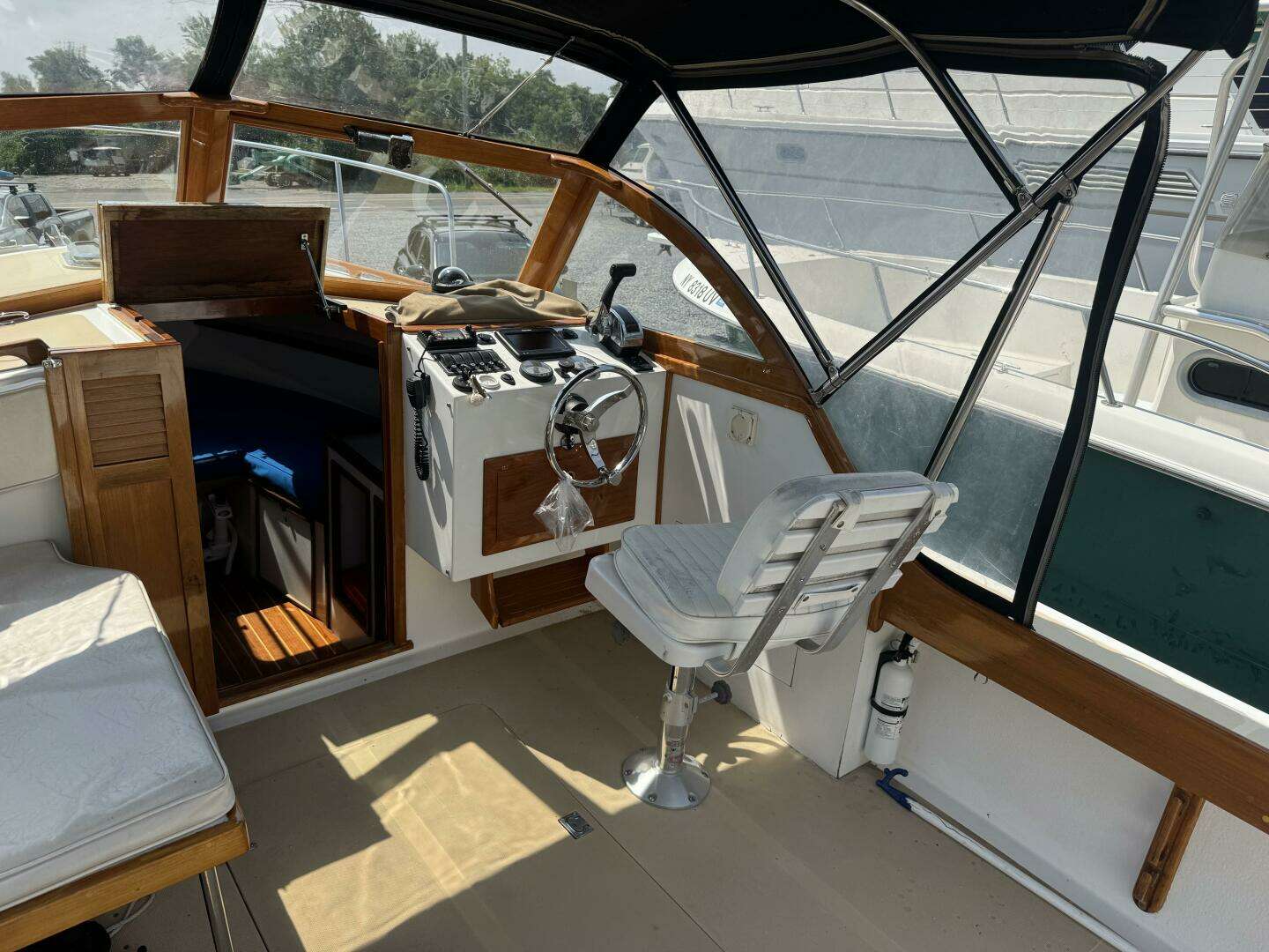1984 Surf-Hunter Surfhunter 25 - Image 16