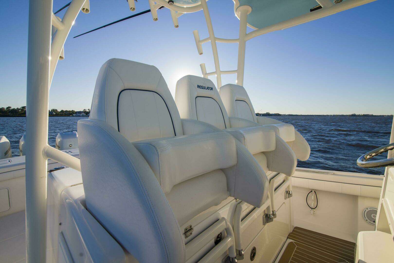 2016 Regulator 41 Center Console - Image 9