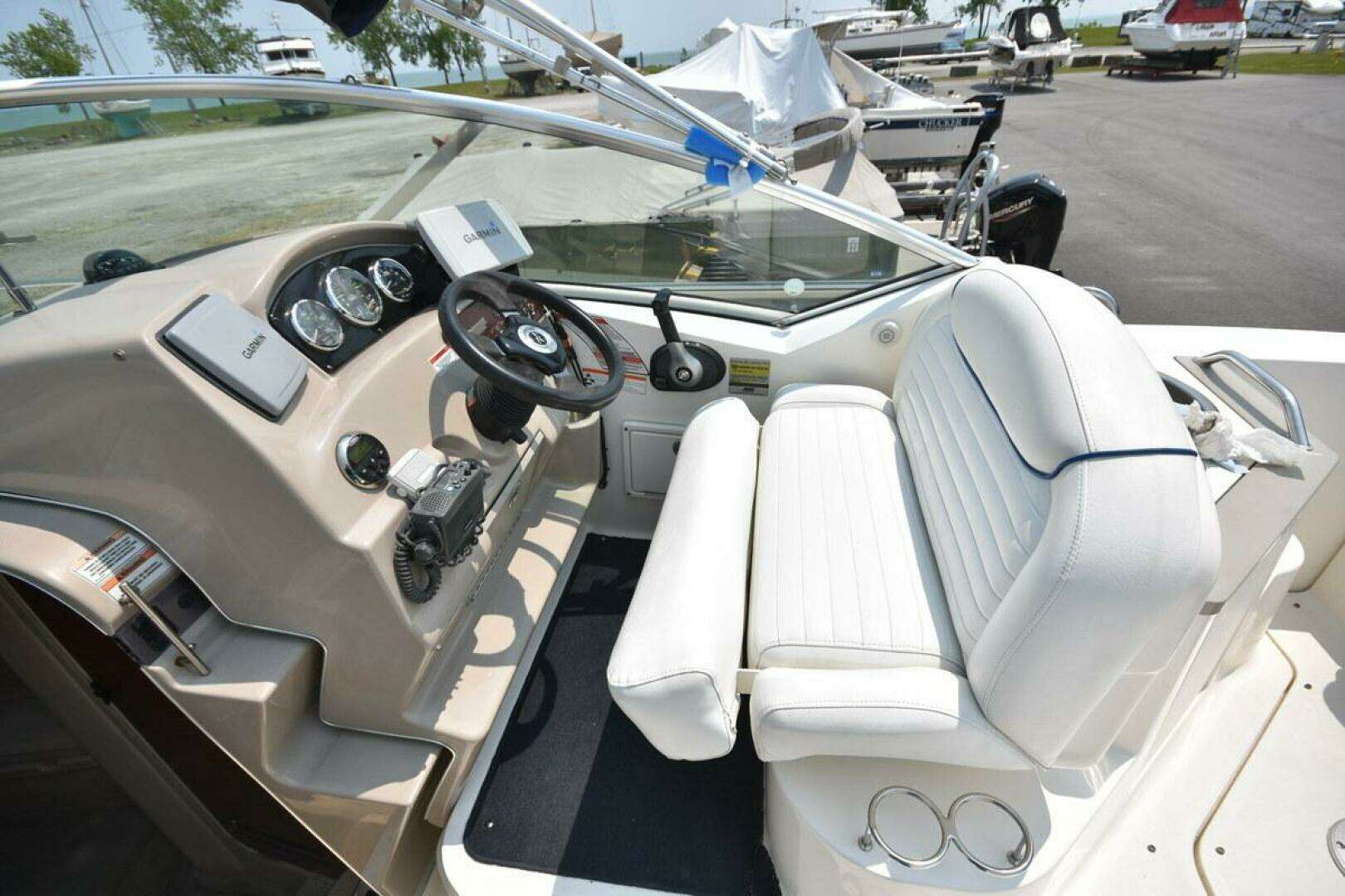 2008 Sea Ray 240 Sundancer - Image 9