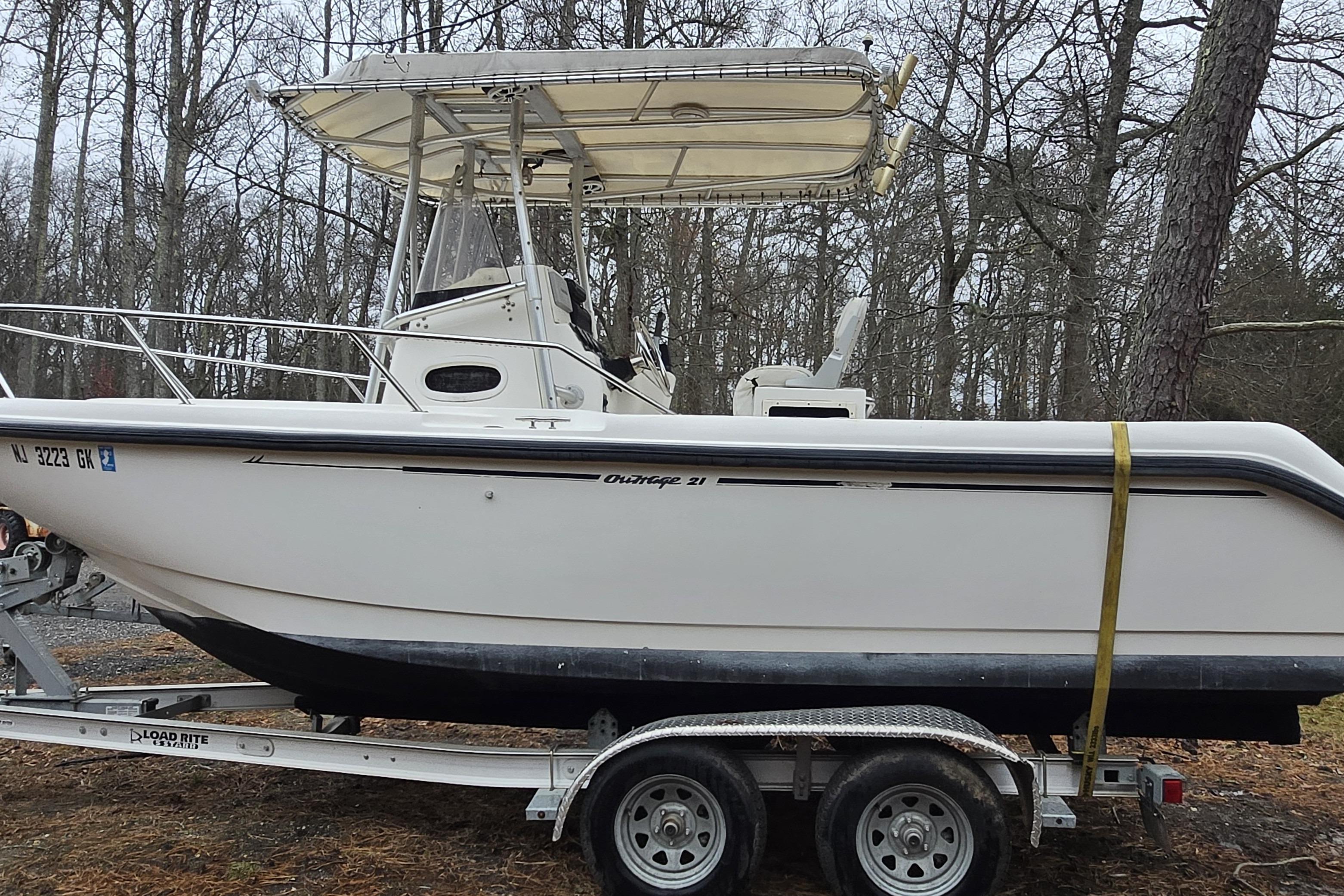 1999 Boston Whaler 21 Outrage