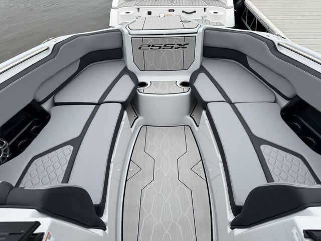 2025 Yamaha Boats 255XD - 32