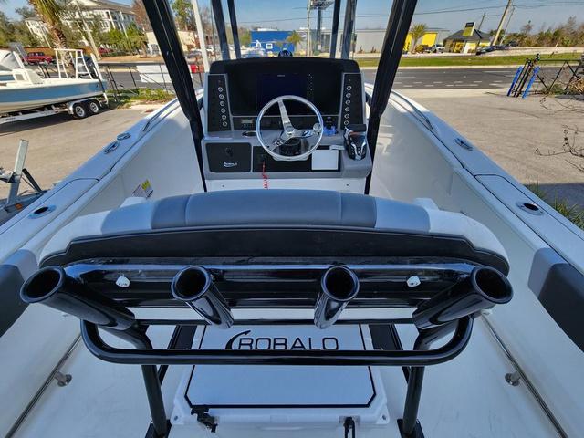2025 Robalo R232 Explorer - 14