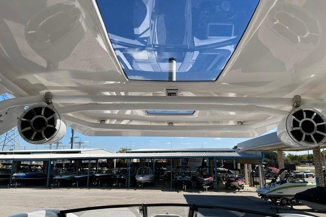 2021 Yamaha Boats 275SD interior view with speakers and sunroof, showcasing modern design.