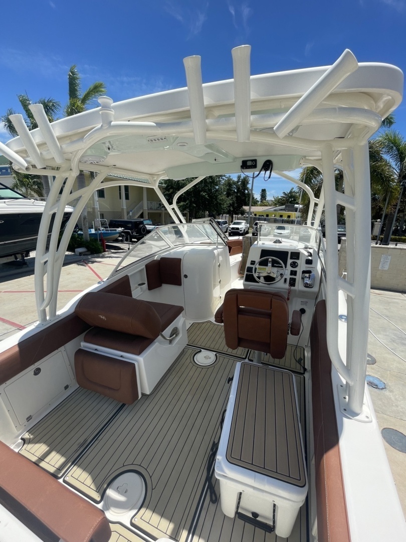 2019 Century 24 Resorter - Image 29