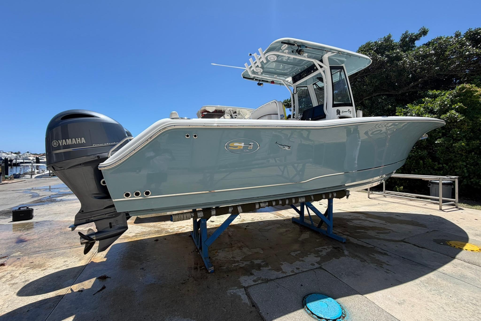 2021 Sea Hunt Gamefish 27 Coffin Box