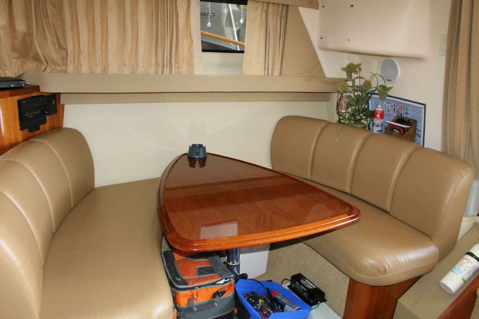 2004 Carver 360 Mariner - Image 11