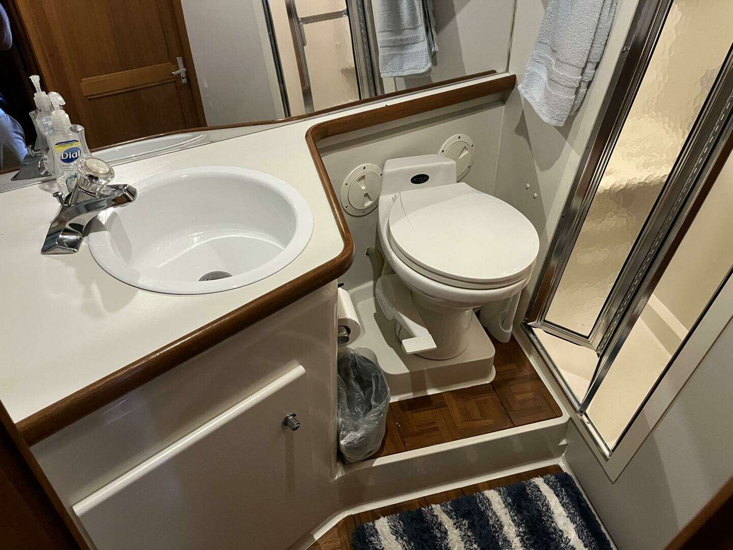 1995 Carver 440 Aft Cabin - Image 28