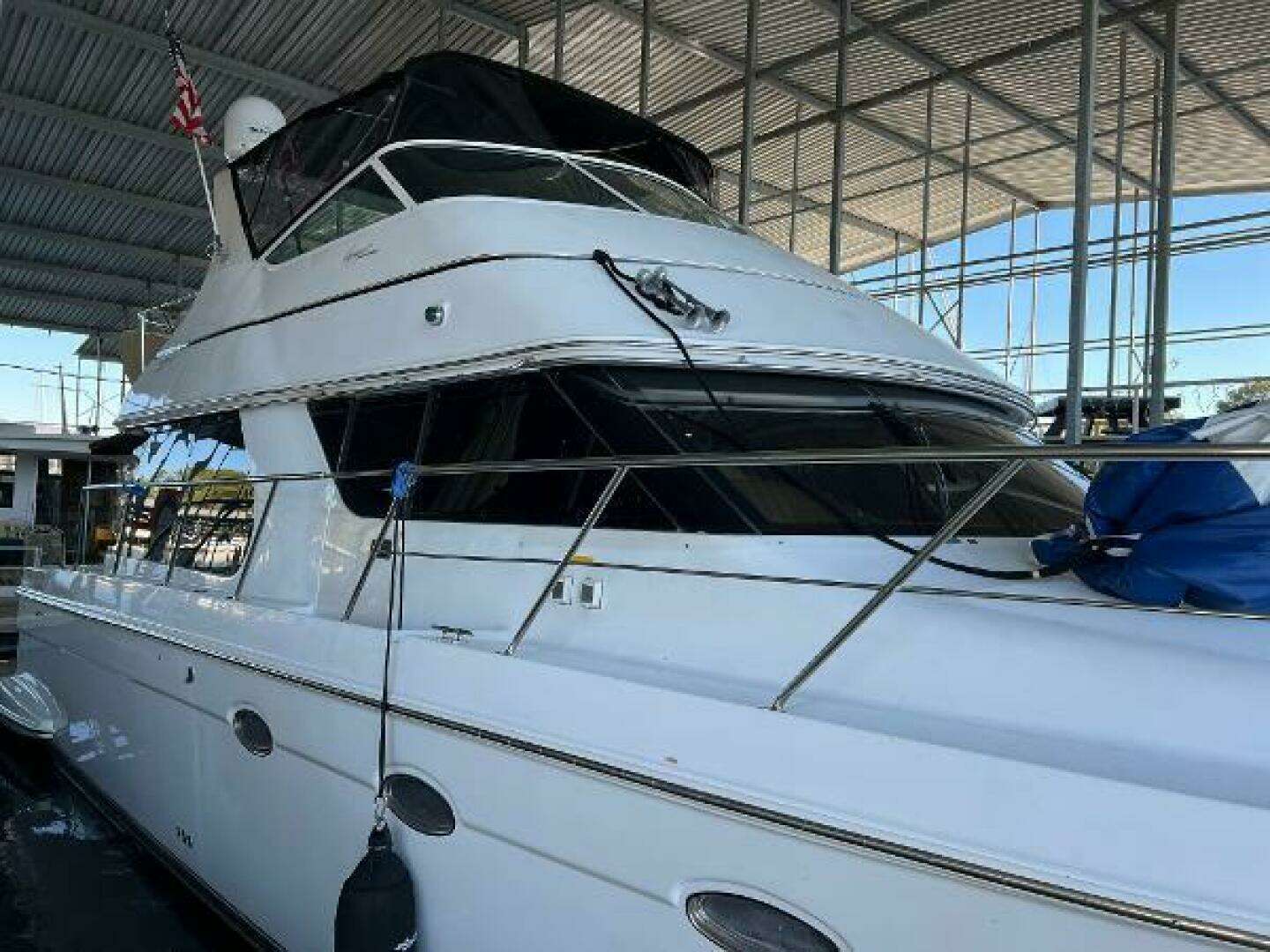 2001 Carver 450 Voyager Pilothouse - Image 2