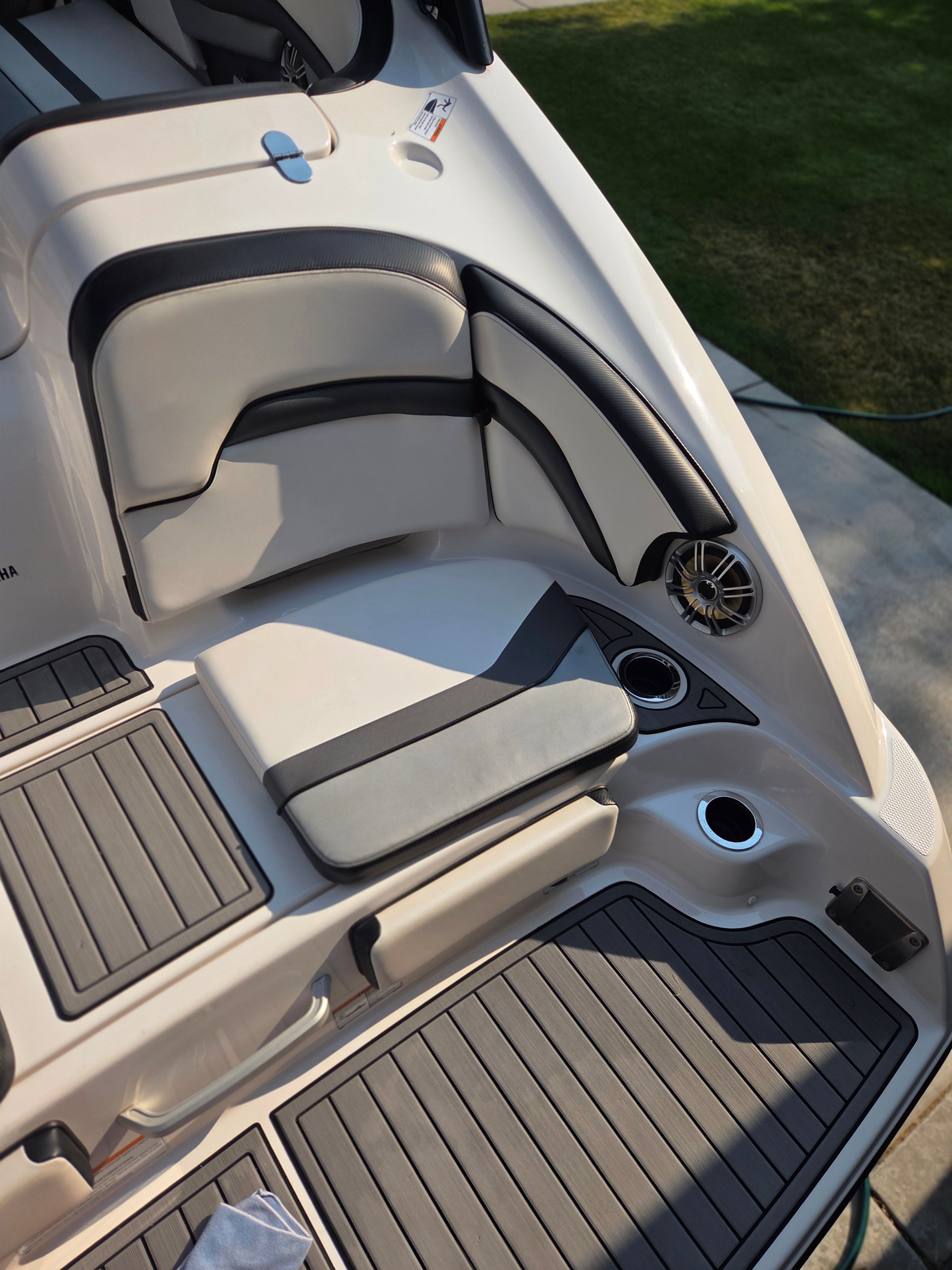 The image shows the stern of a 2016 Yamaha 242X E-Series boat with cushioned seating.