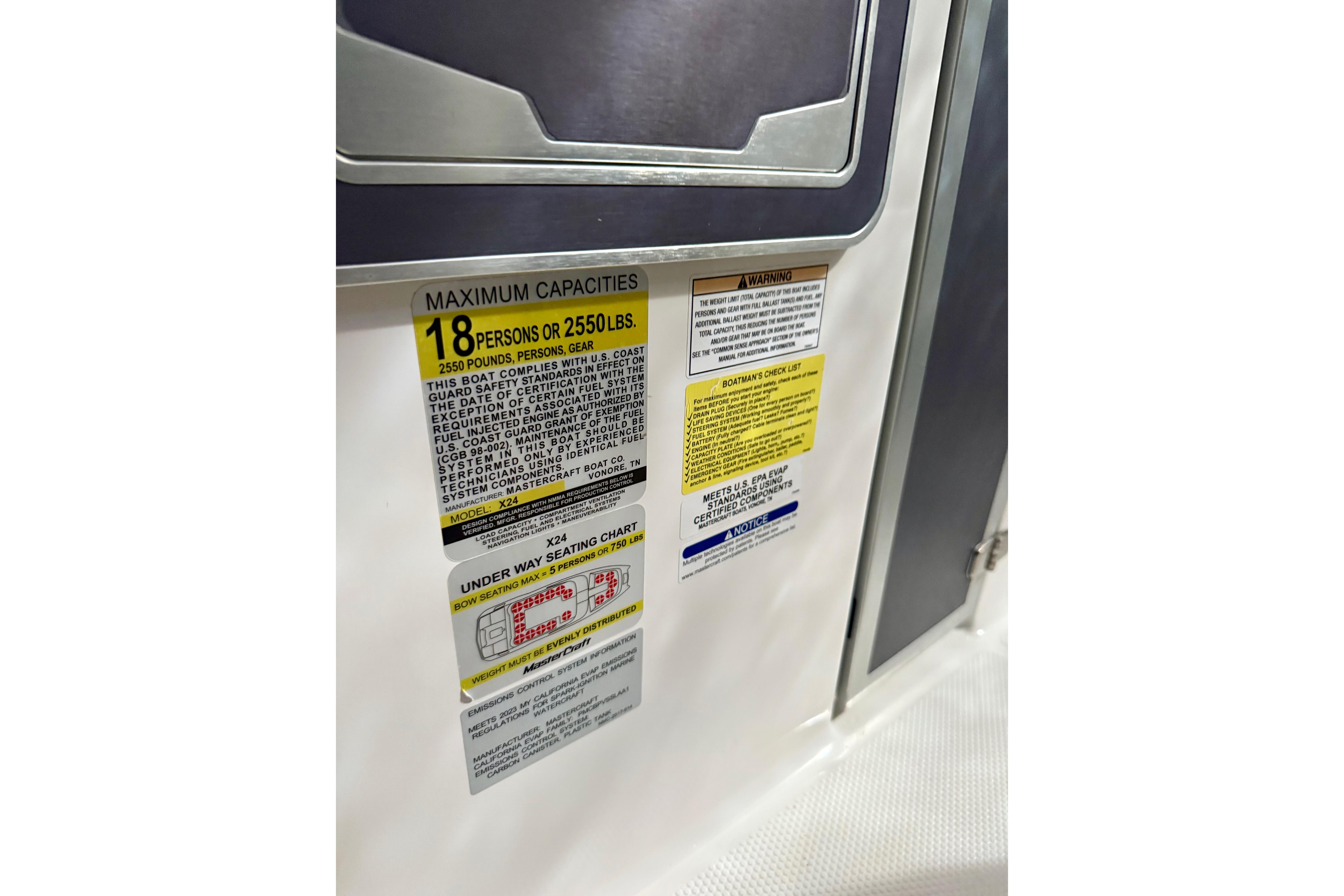 2023 MasterCraft X24 capacity label, showing maximum capacity of 18 persons or 2550 lbs.