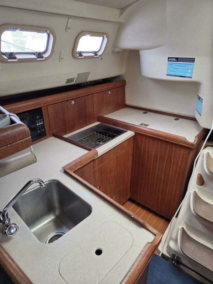 2003 Hunter 326 - Image 10