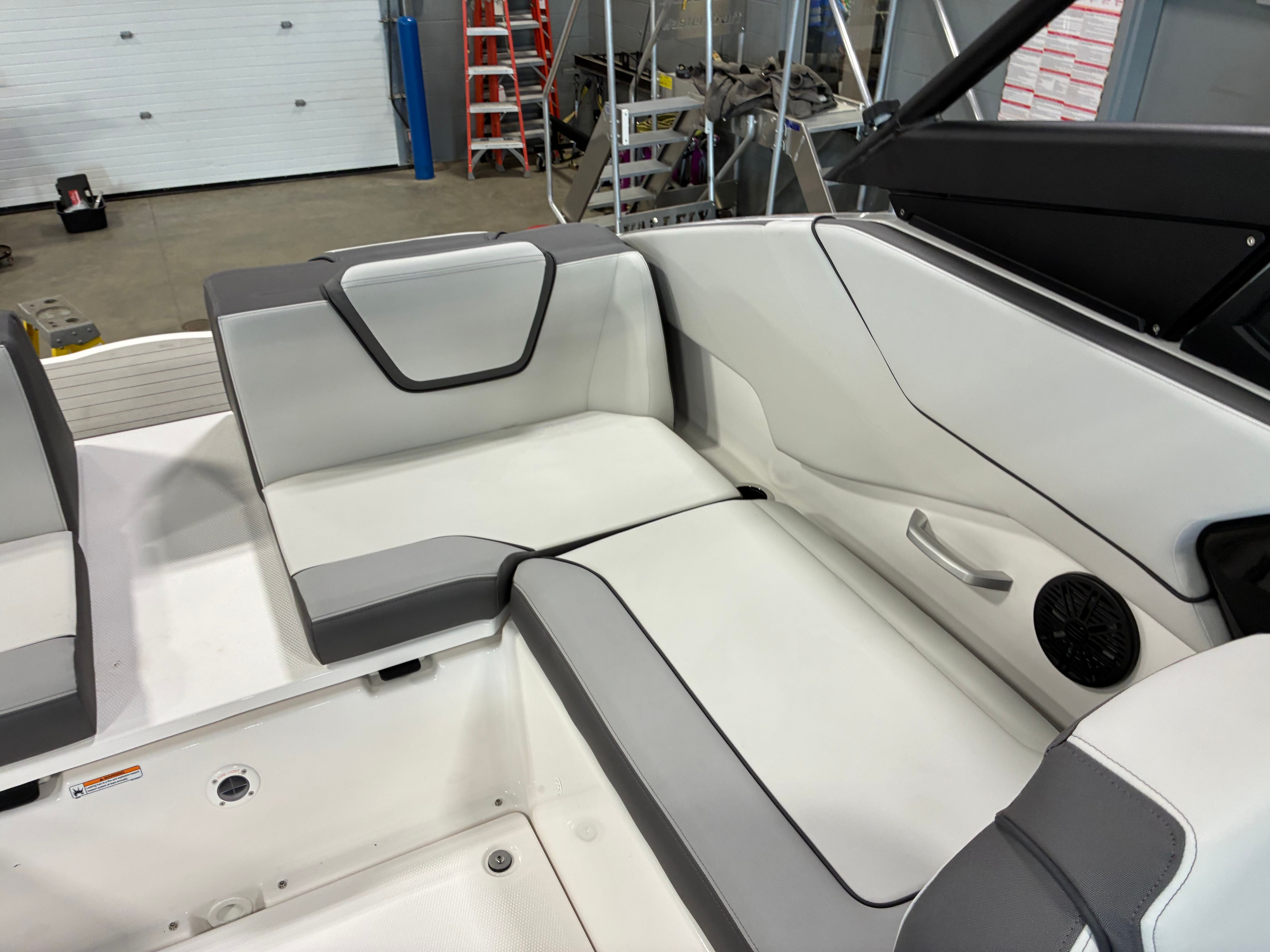 2026 Yamaha Boats AR250 - 35