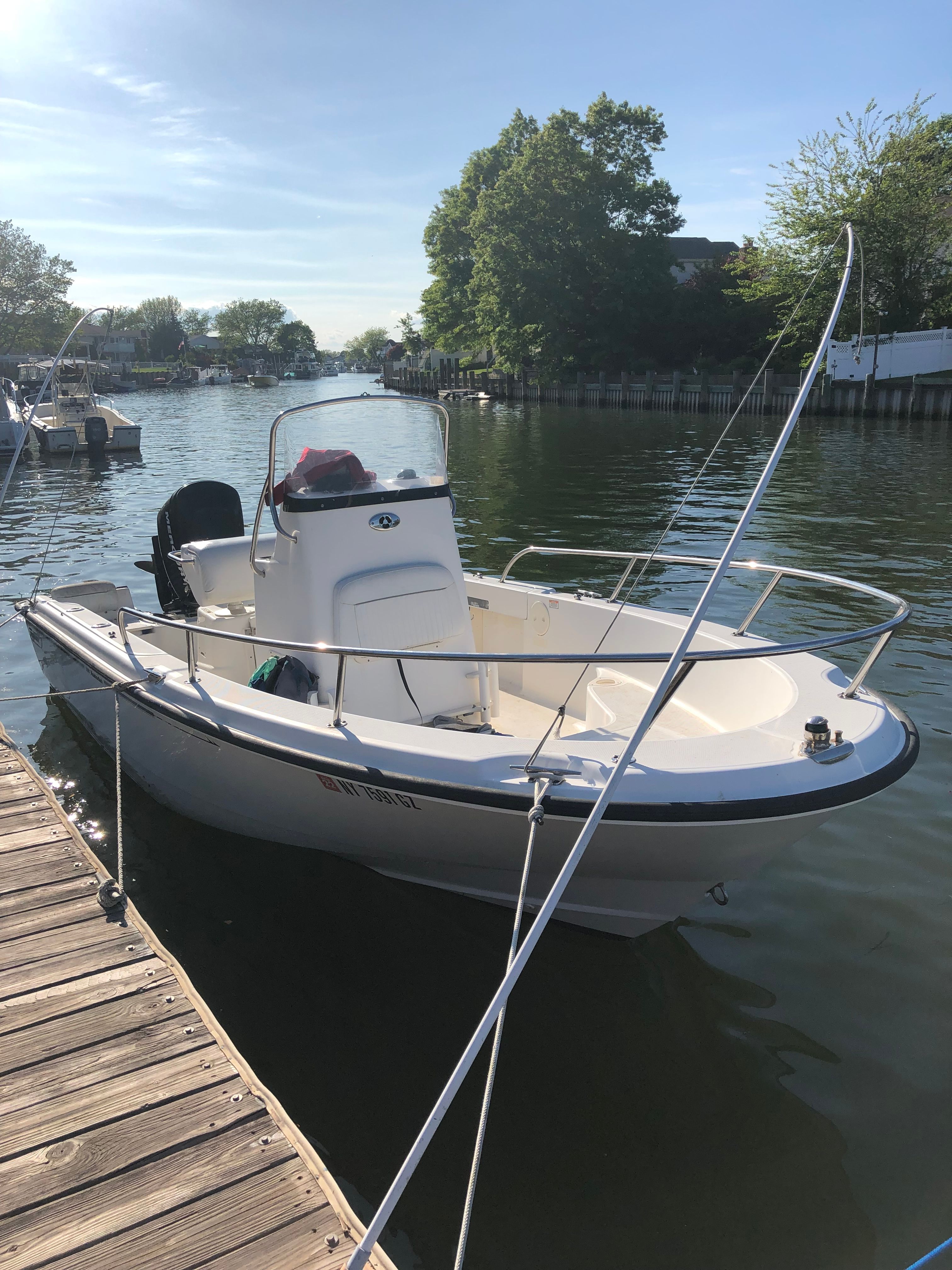 2006 Boston Whaler 190 Outrage