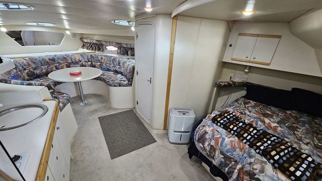 1996 Cruisers Yachts 3570 Esprit - 27