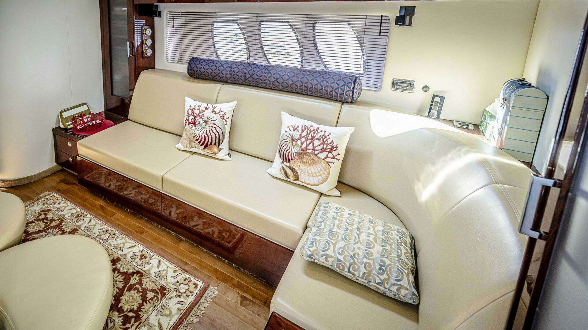 2011 Sea Ray 580 Sundancer - Image 28