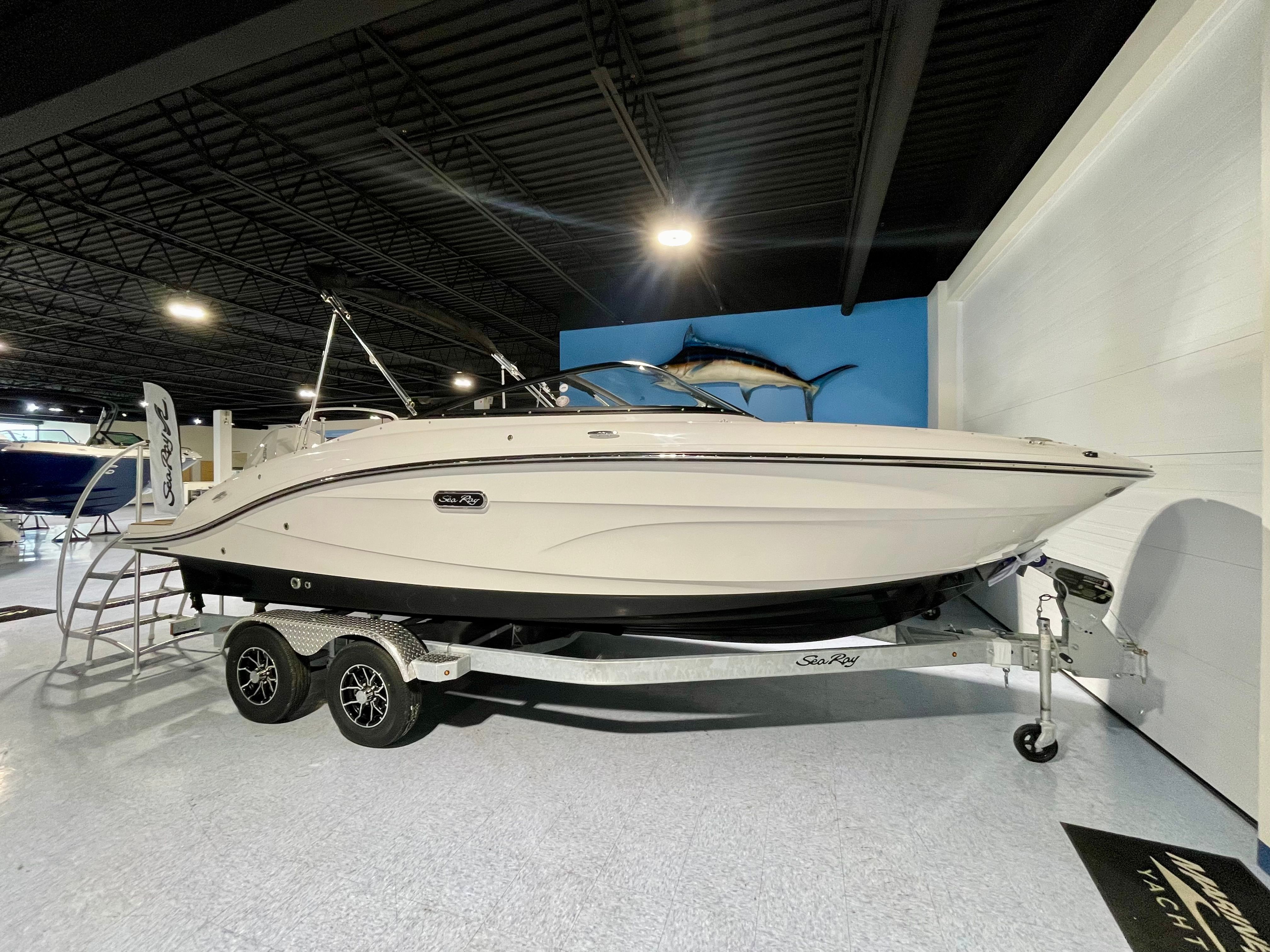 2026 Sea Ray SPX 210 Outboard - 2