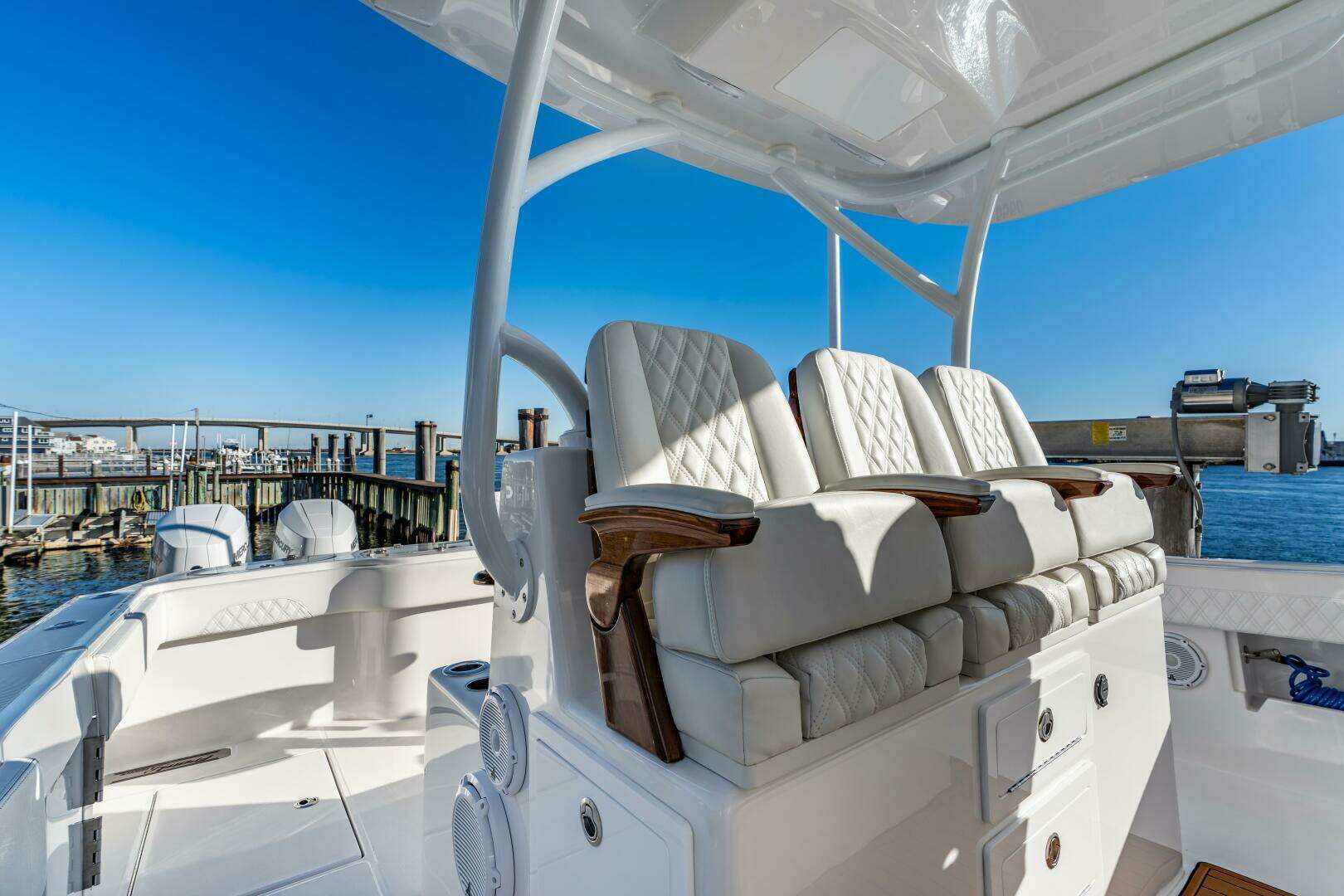 2025 Front Runner 43 Catamaran - Image 35