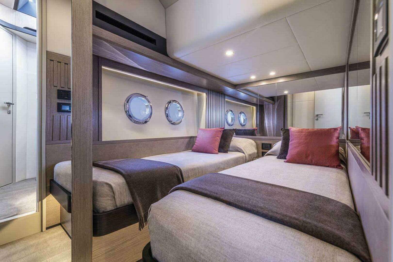 2027 Absolute 53 Navetta - Image 14
