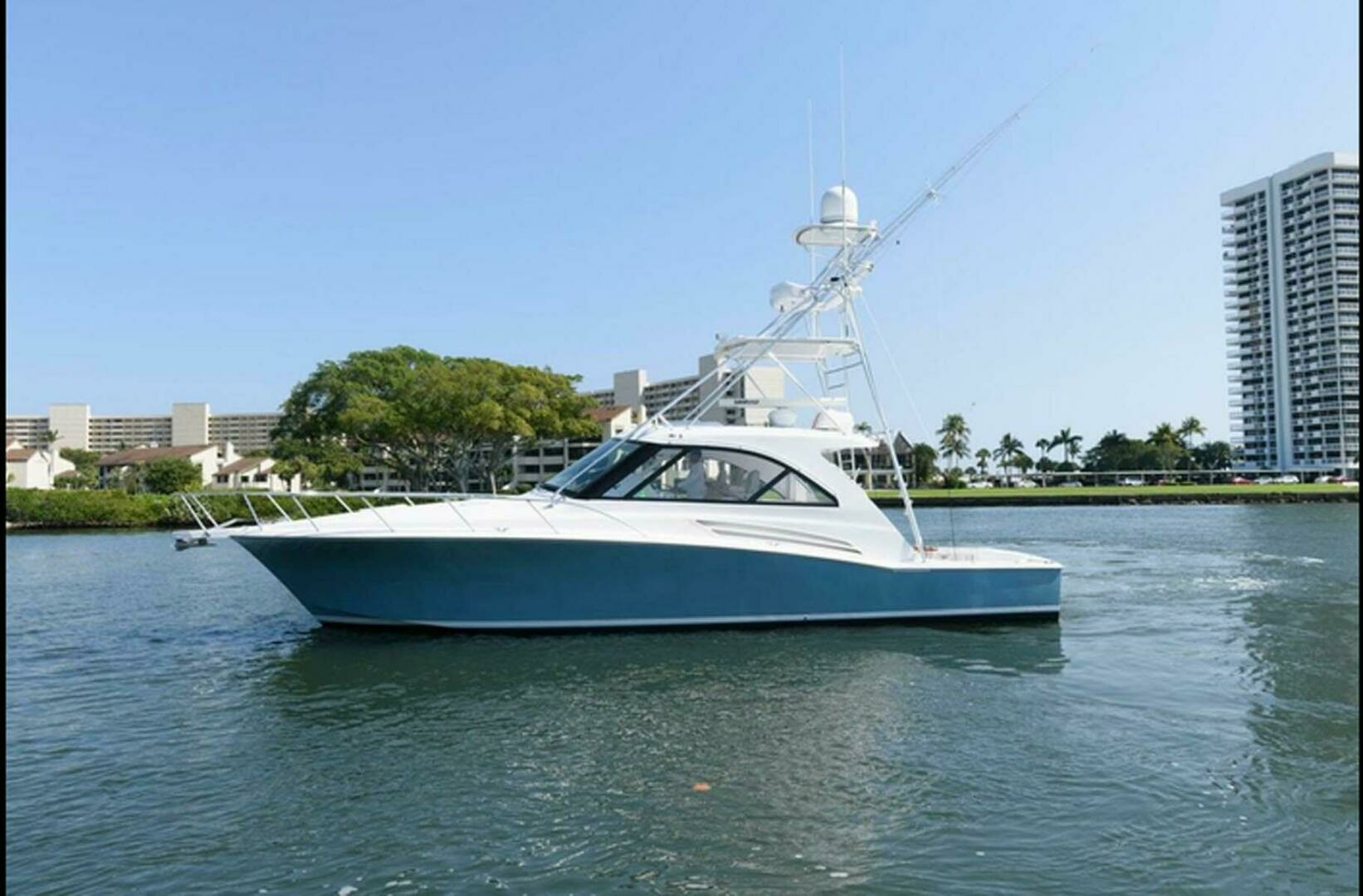 2015 Hatteras Express Sportfish - Image 4