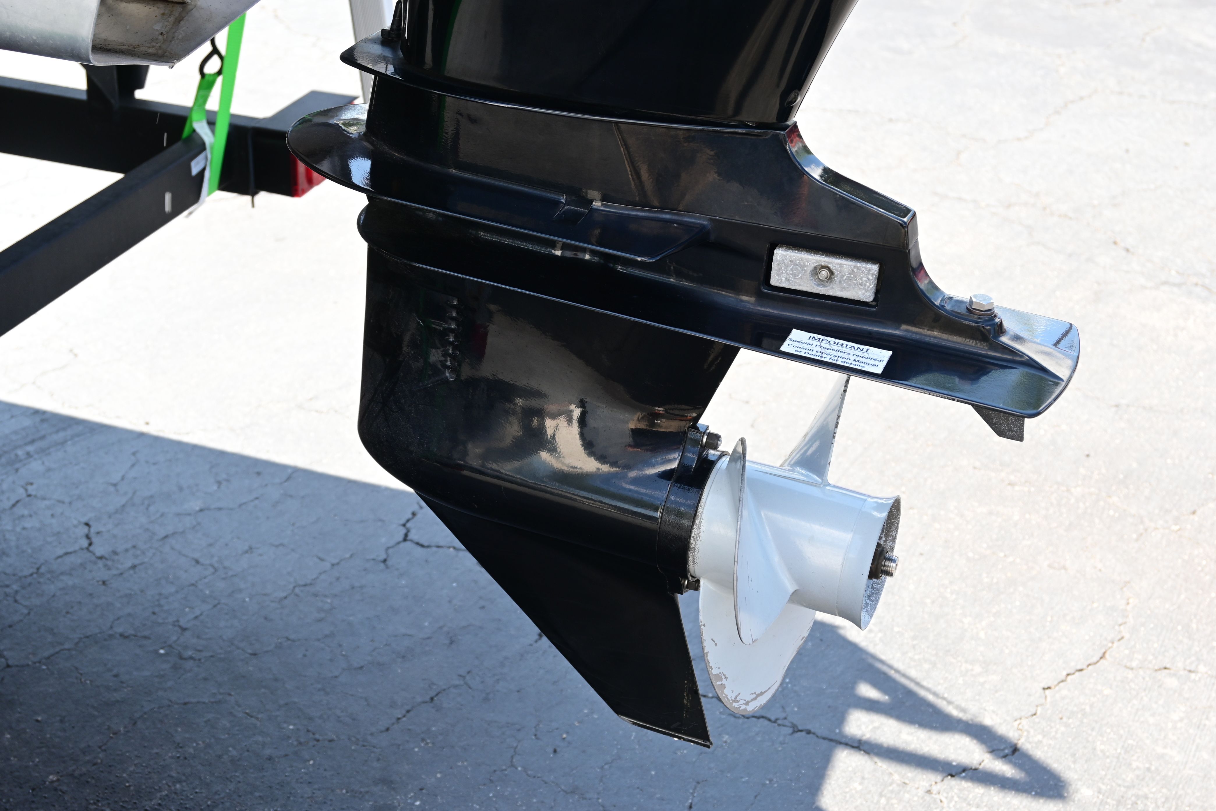 2019 Sun Tracker FISHI outboard motor close-up.