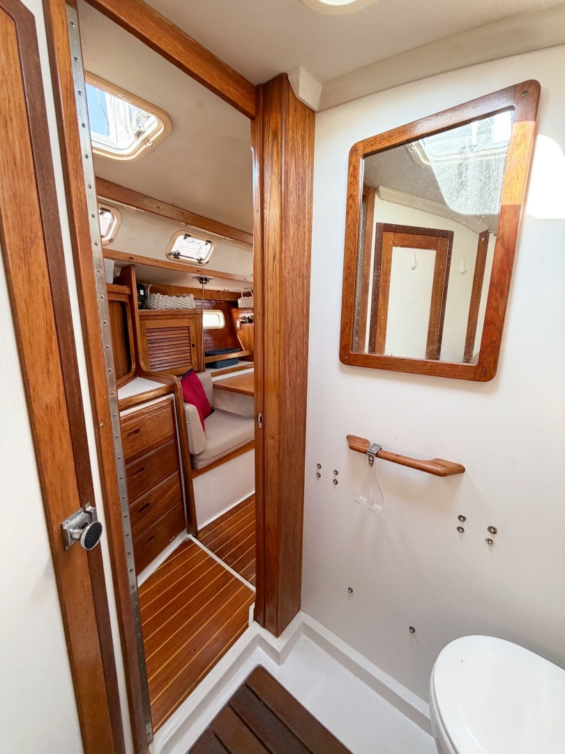 1996 Catalina 36 Mk II - Image 46