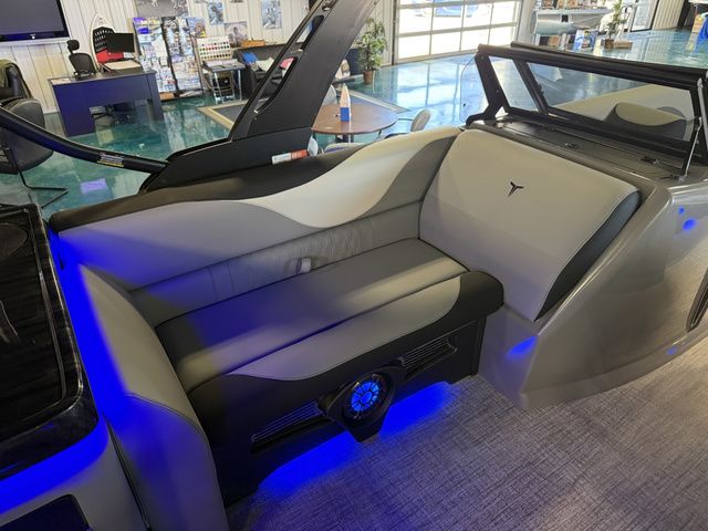 2026 Tahoe LTZ - 23 FT Elite Windshield - 10