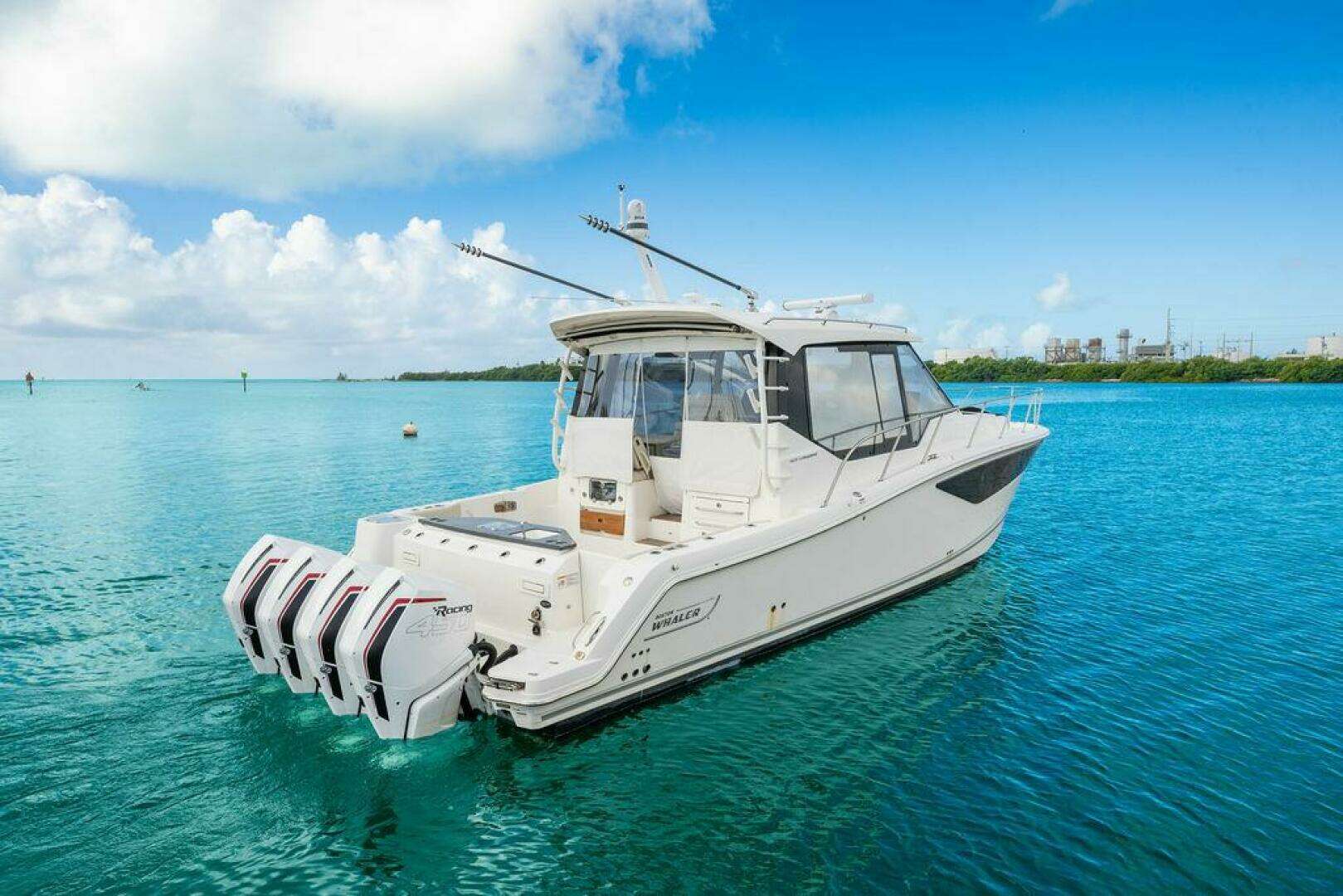 2023 Boston Whaler 405 Conquest - Image 3