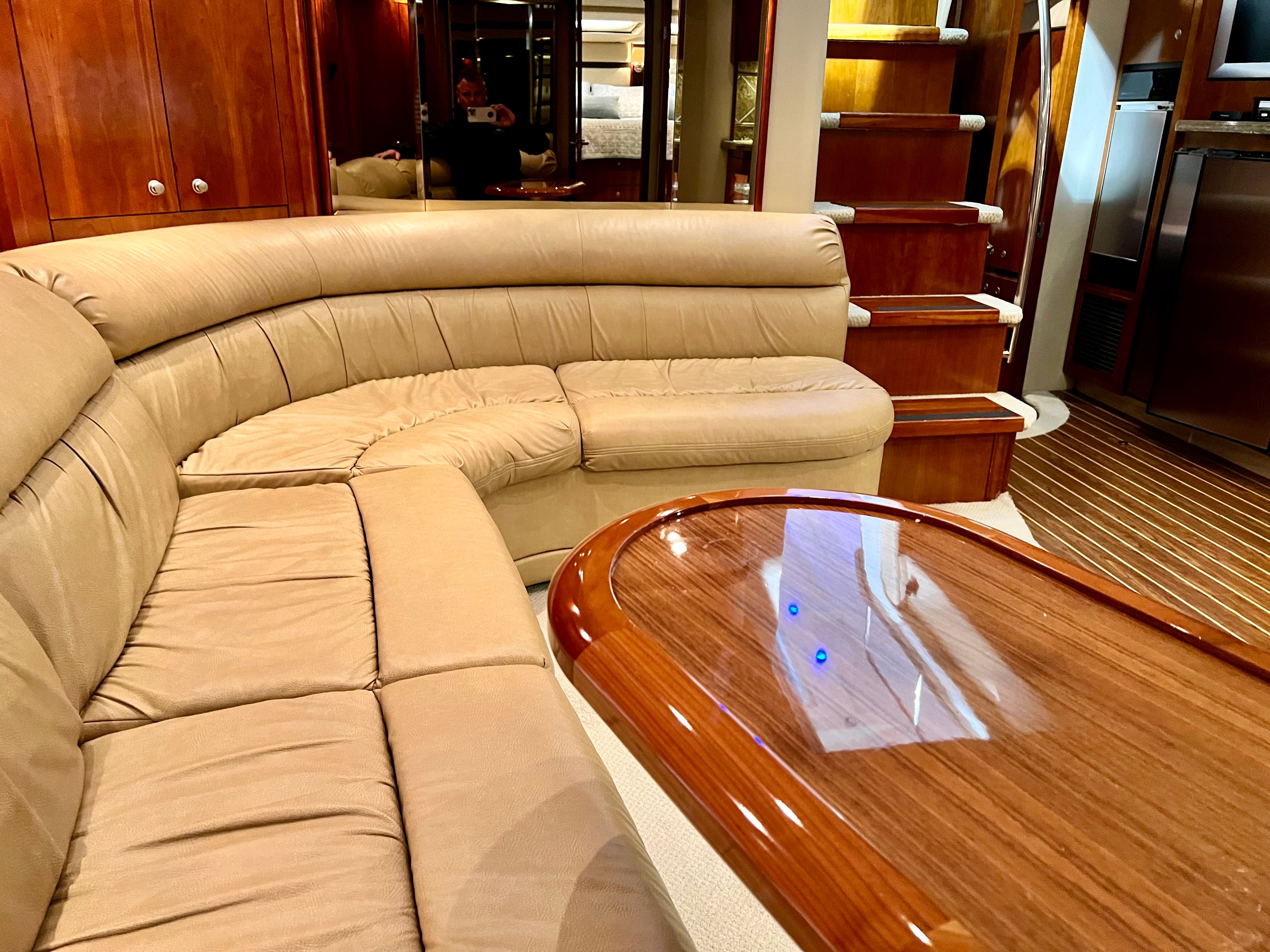 2009 Cruisers Yachts 520 Sports Coupe - 17