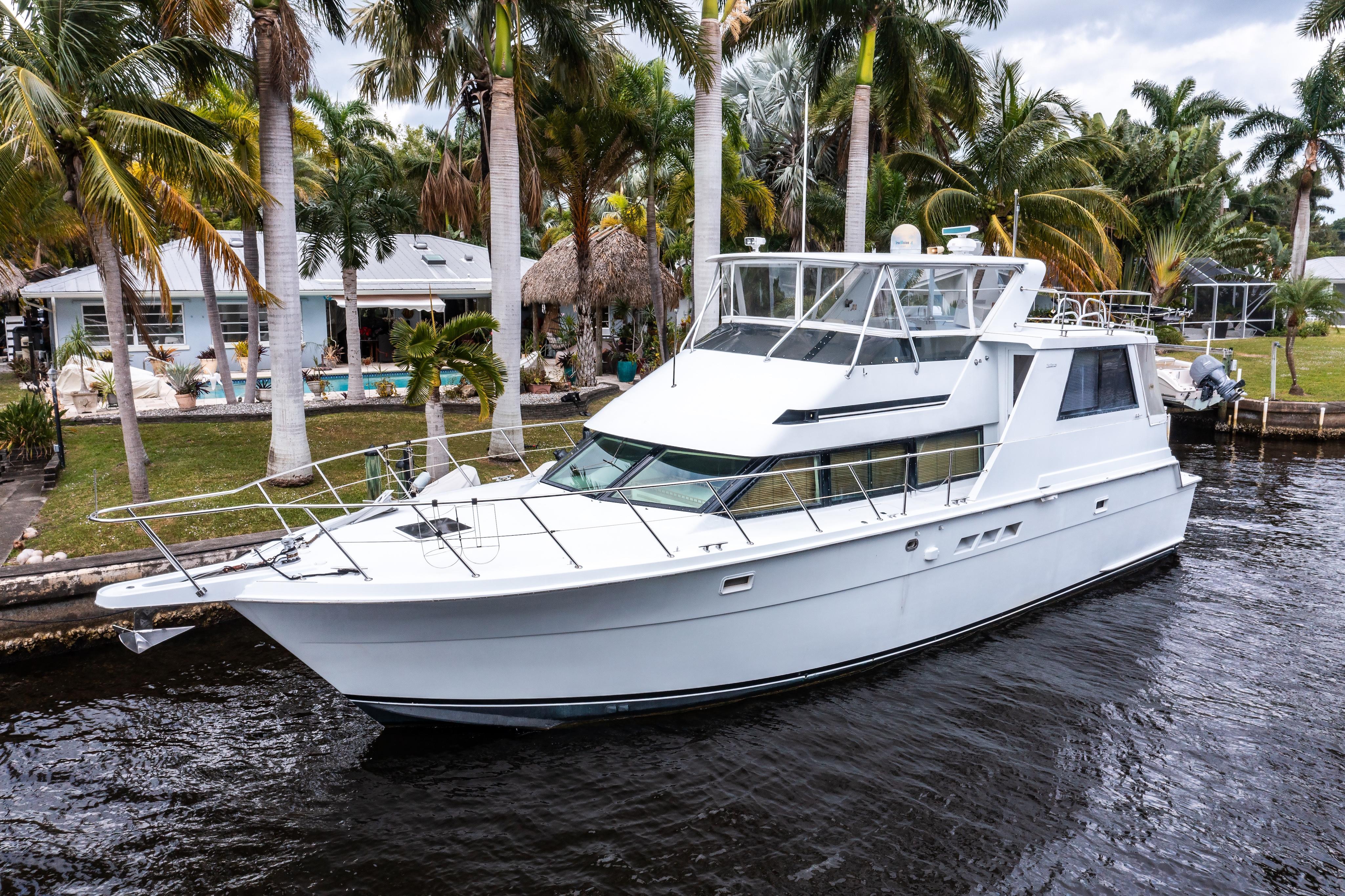 1999 Hatteras 52 Cockpit Motor Yacht
