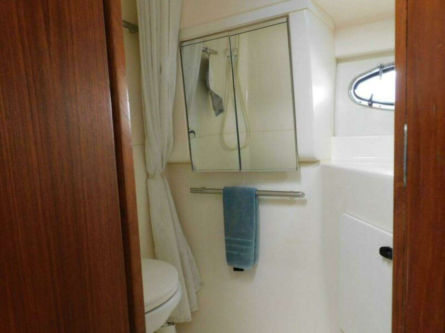 1995 Tiara Yachts 3500 Express - Image 17