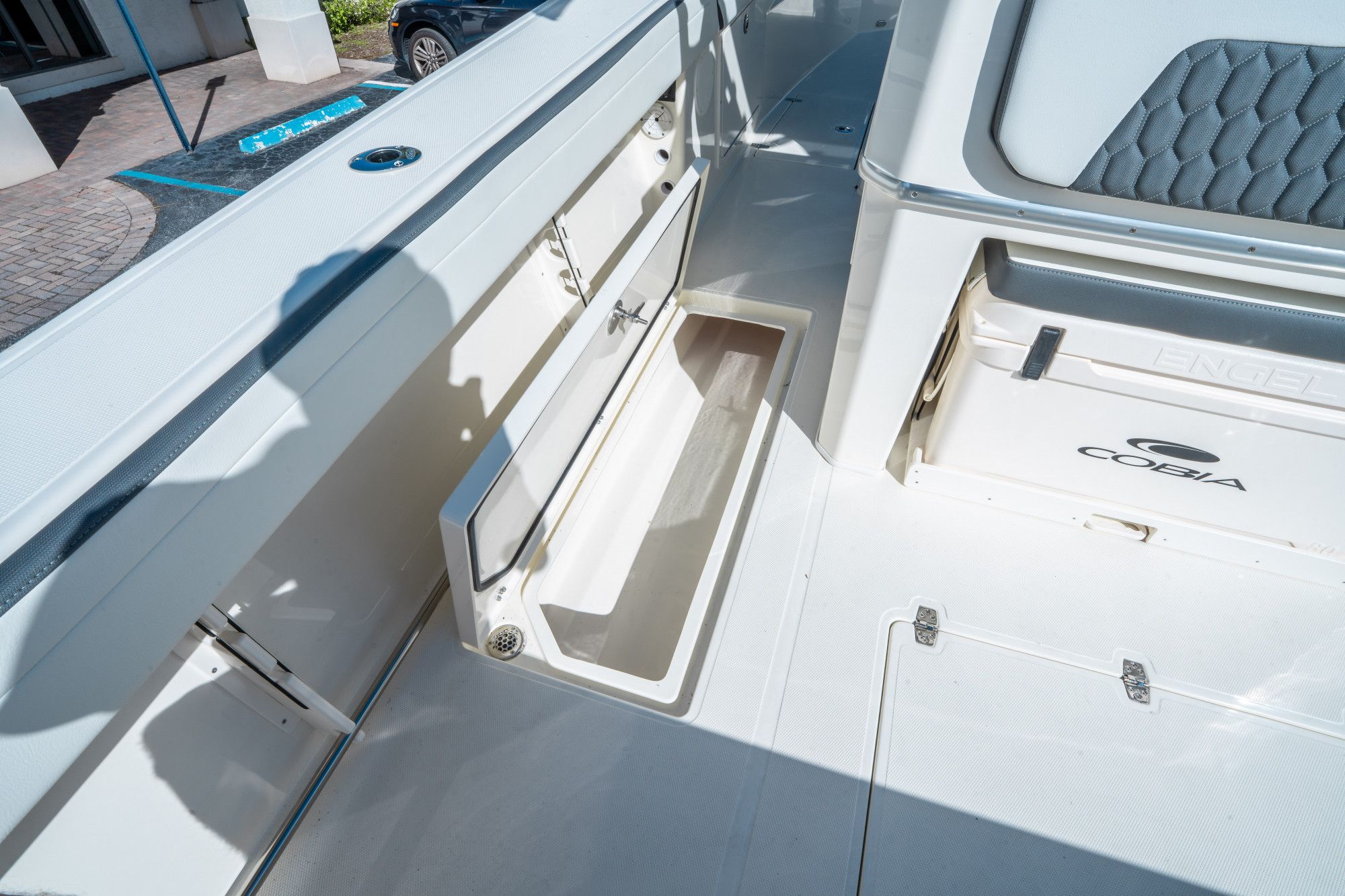 2026 Cobia 305 Center Console - 15