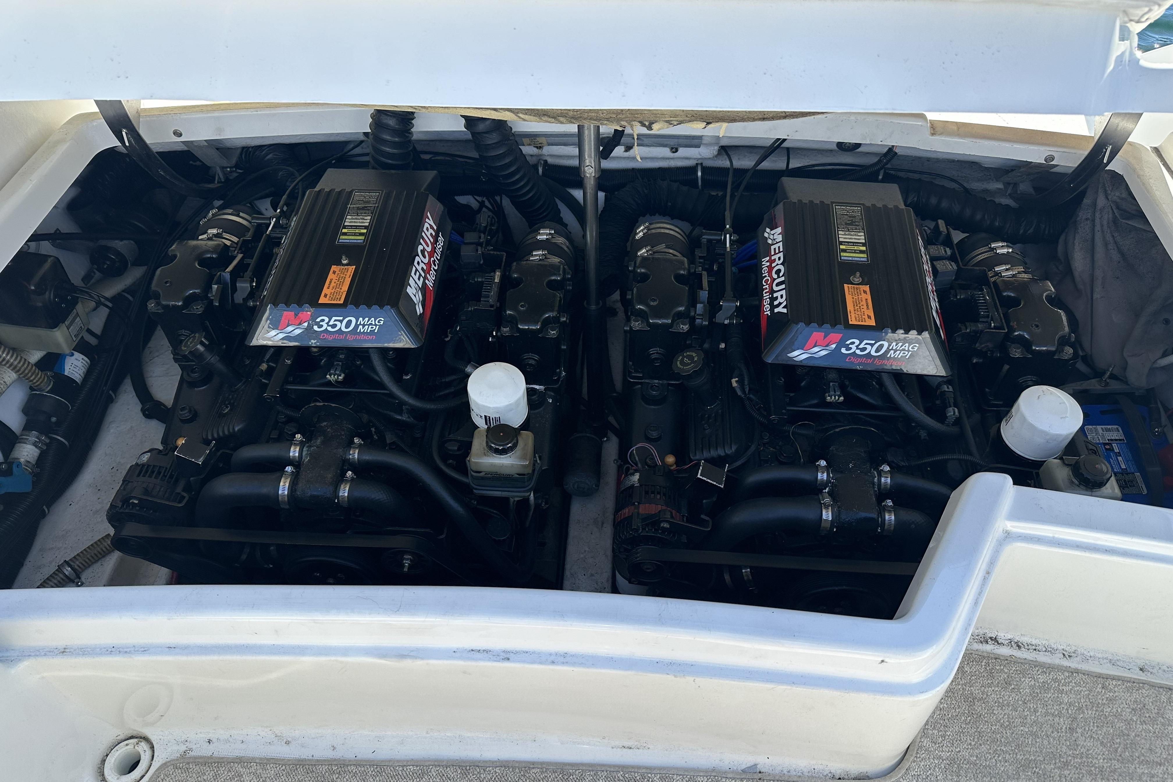 Twin Mercury 350 MAG MPI engines in a 2000 Formula 280 Sun Sport boat.